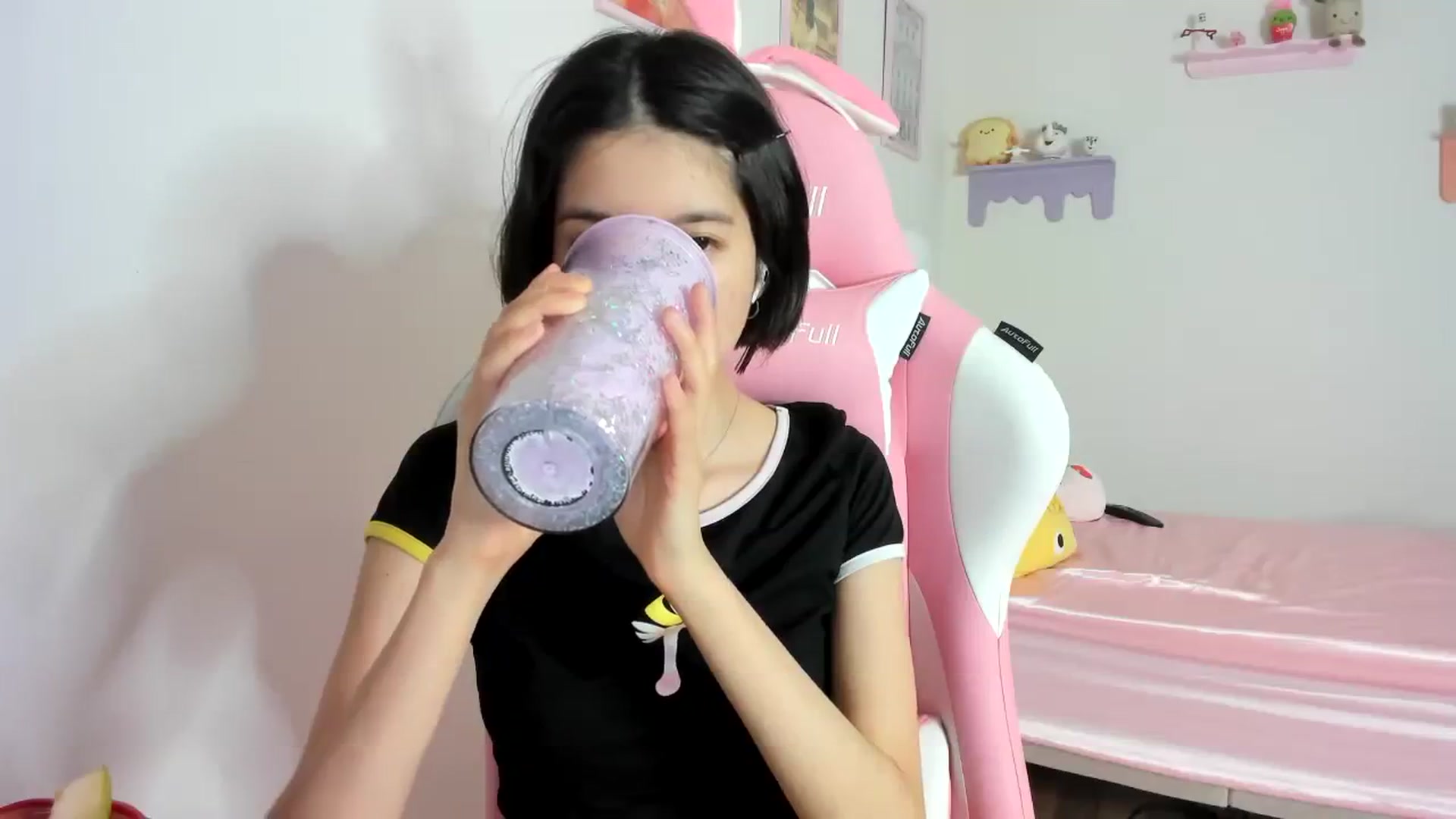 Gallery image thumbnail from Cherrycute666's myfreecams stream on, 10/11/2023, 06:46 image 15 of 20