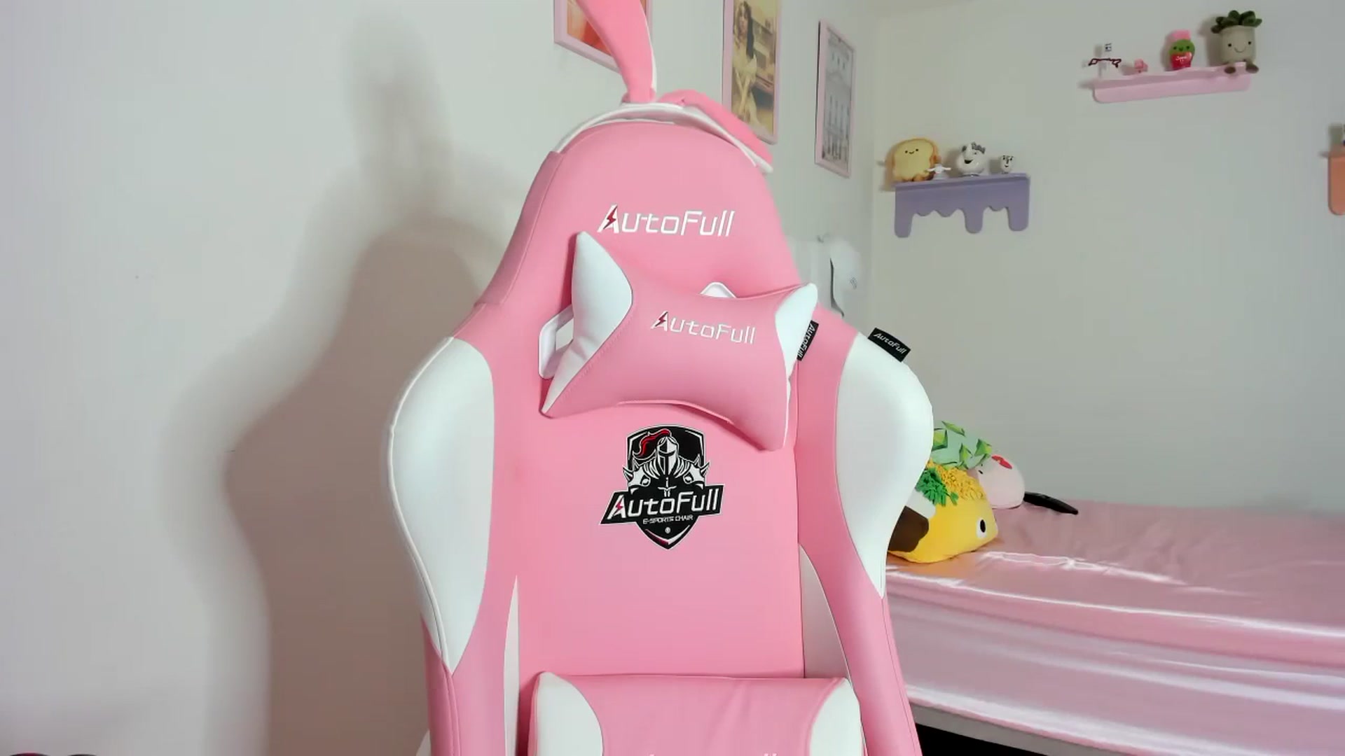 Gallery image thumbnail from Cherrycute666's myfreecams stream on, 10/11/2023, 06:46 image 14 of 20
