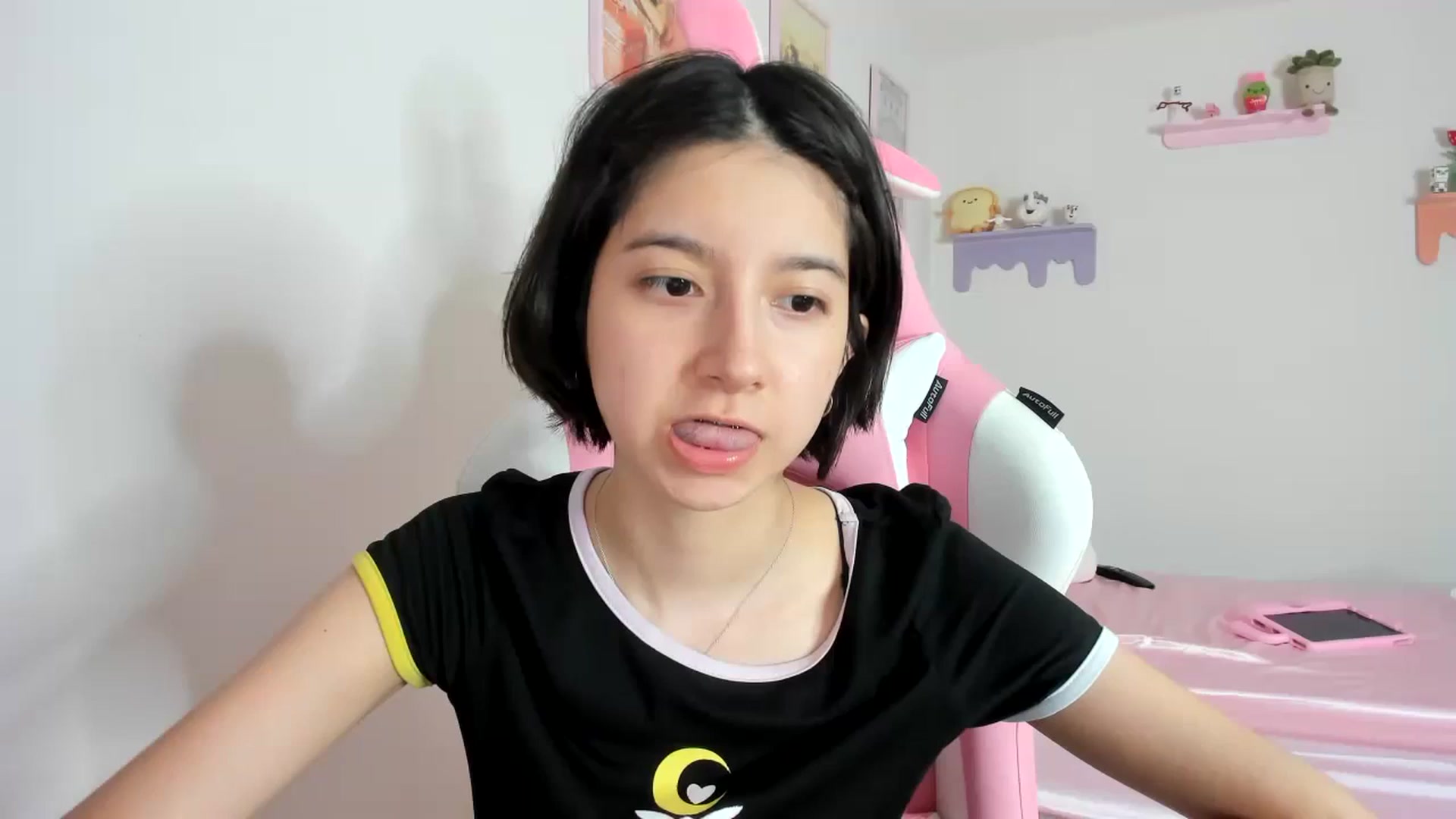 Gallery image thumbnail from Cherrycute666's myfreecams stream on, 10/11/2023, 06:46 image 10 of 20