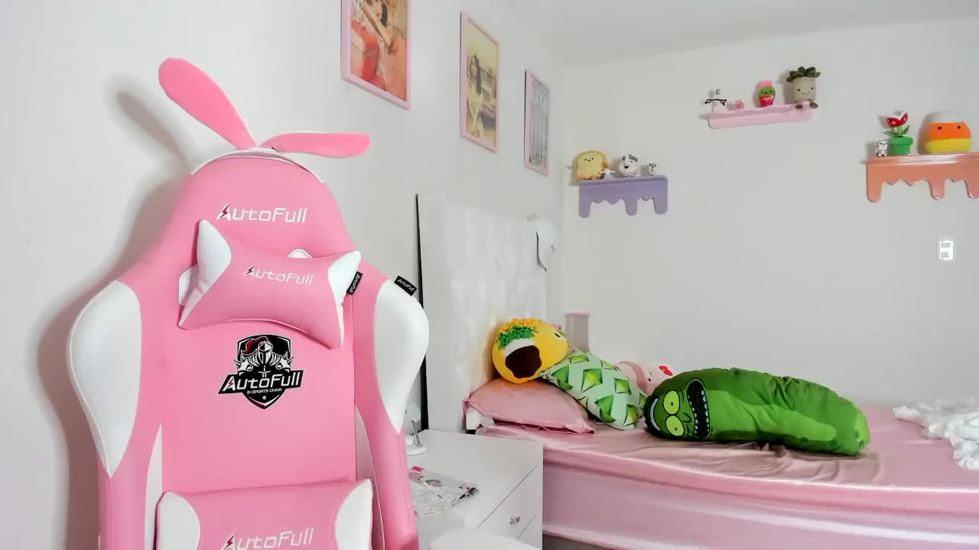Gallery image thumbnail from Cherrycute666's myfreecams stream on, 10/11/2023, 06:46 image 19 of 20