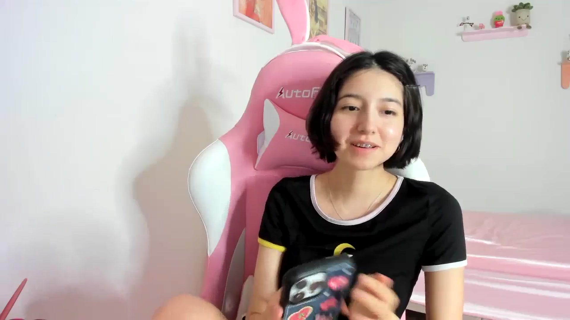 Gallery image thumbnail from Cherrycute666's myfreecams stream on, 10/11/2023, 06:46 image 16 of 20
