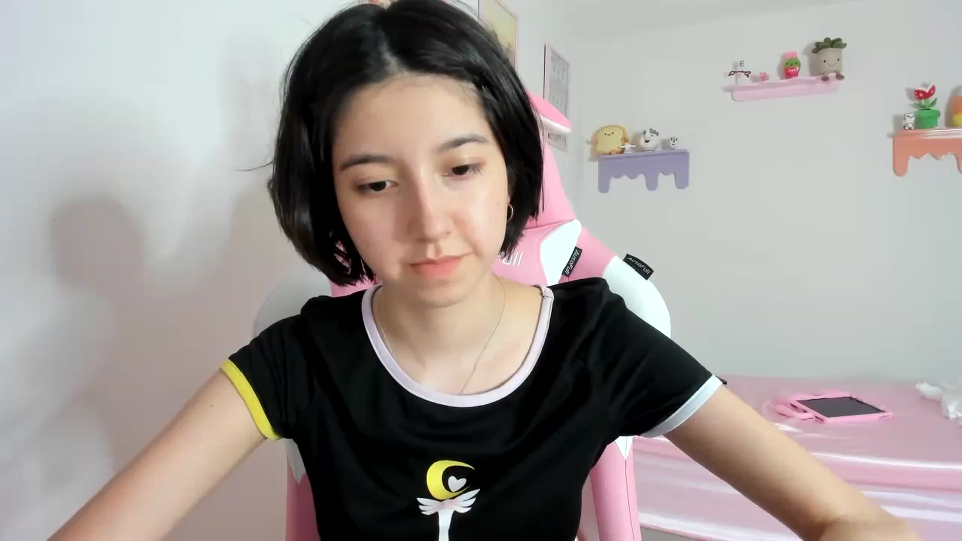 Gallery image thumbnail from Cherrycute666's myfreecams stream on, 10/11/2023, 06:46 image 9 of 20
