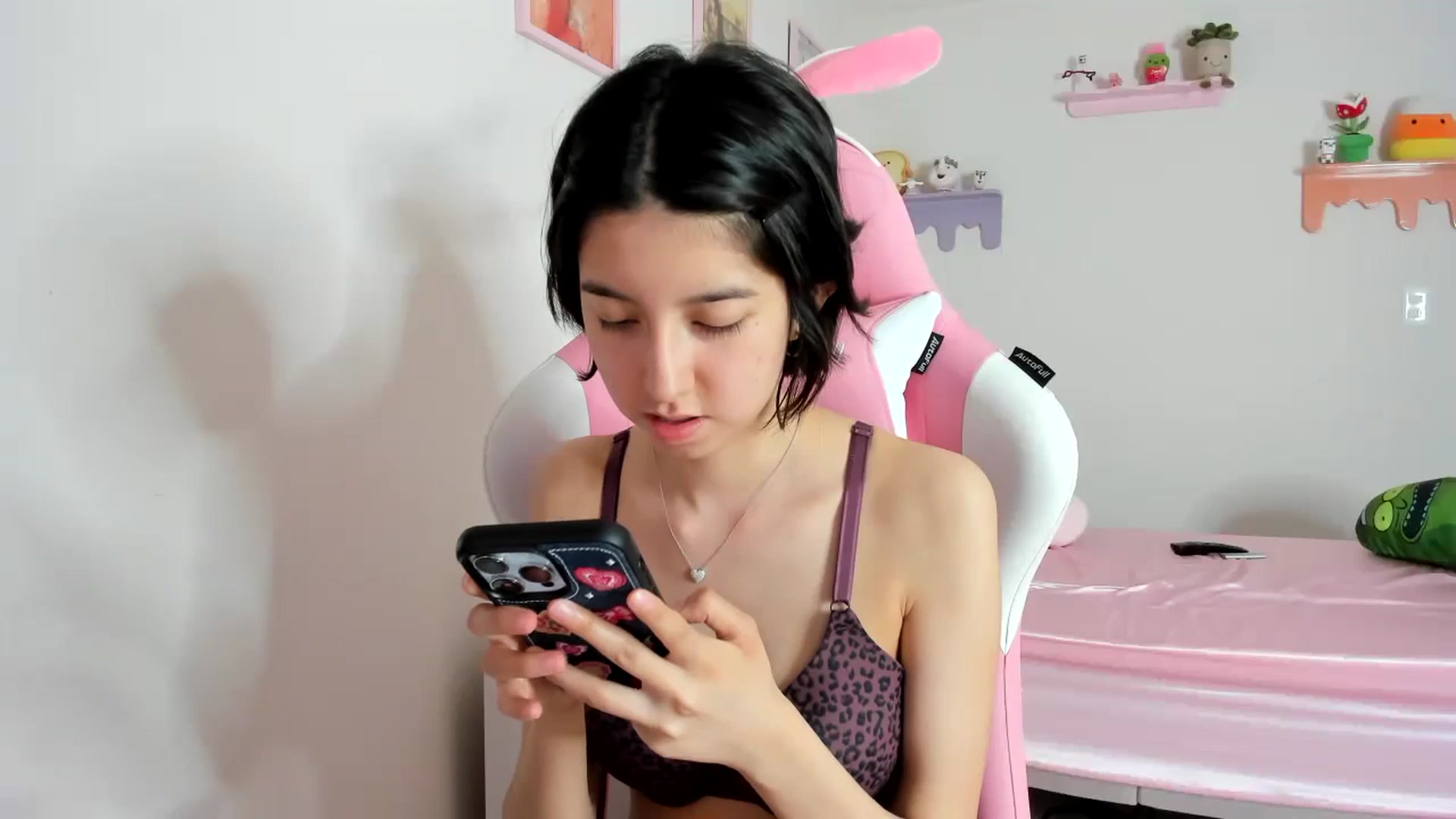 Gallery image thumbnail from Cherrycute666's myfreecams stream on, 10/11/2023, 23:09 image 12 of 20