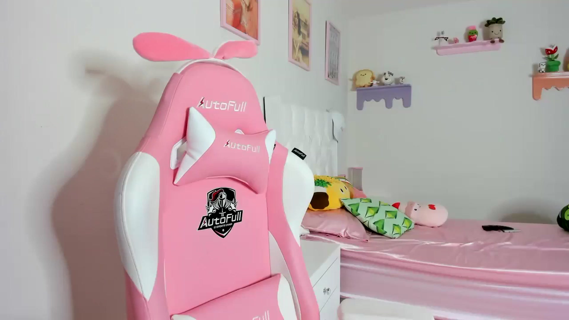 Gallery image thumbnail from Cherrycute666's myfreecams stream on, 10/11/2023, 23:55 image 8 of 20