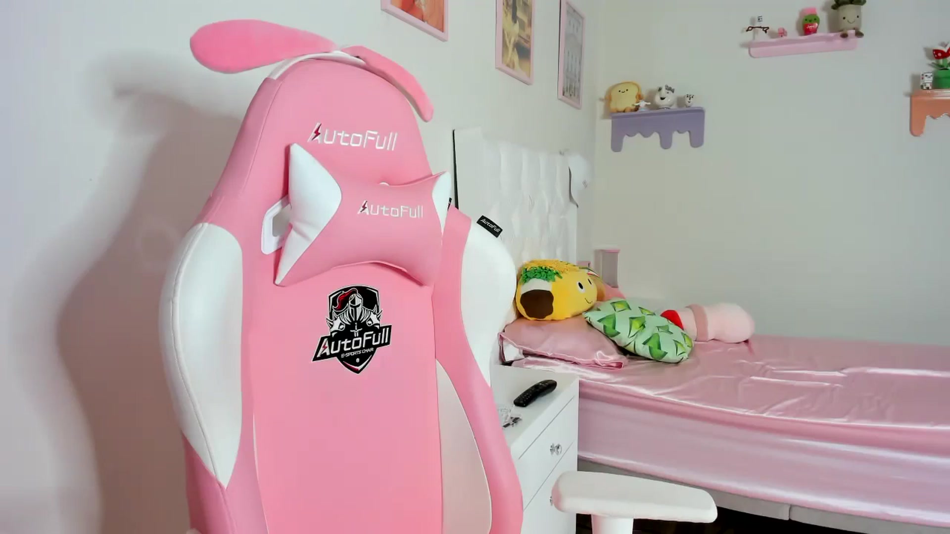 Gallery image thumbnail from Cherrycute666's myfreecams stream on, 10/12/2023, 04:06 image 18 of 20