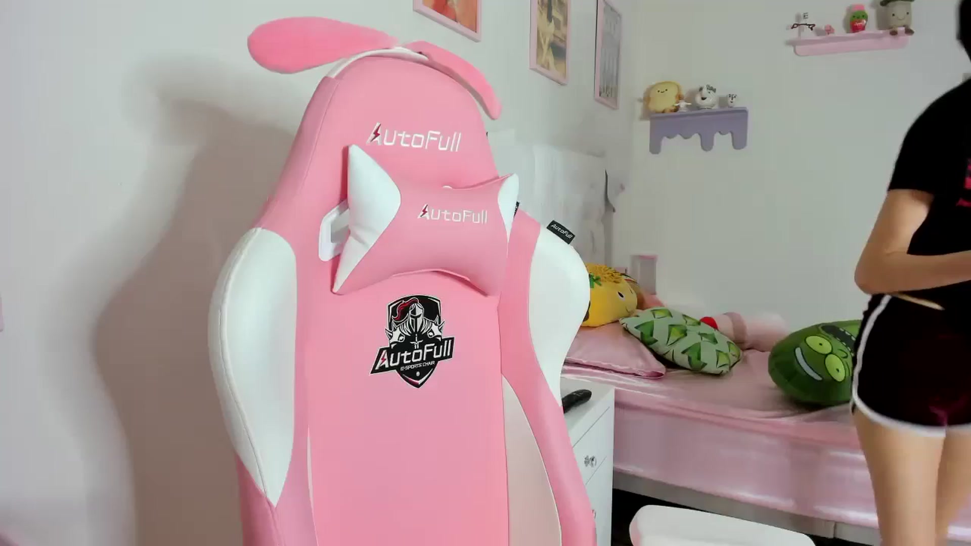 Gallery image thumbnail from Cherrycute666's myfreecams stream on, 10/12/2023, 04:33 image 1 of 20
