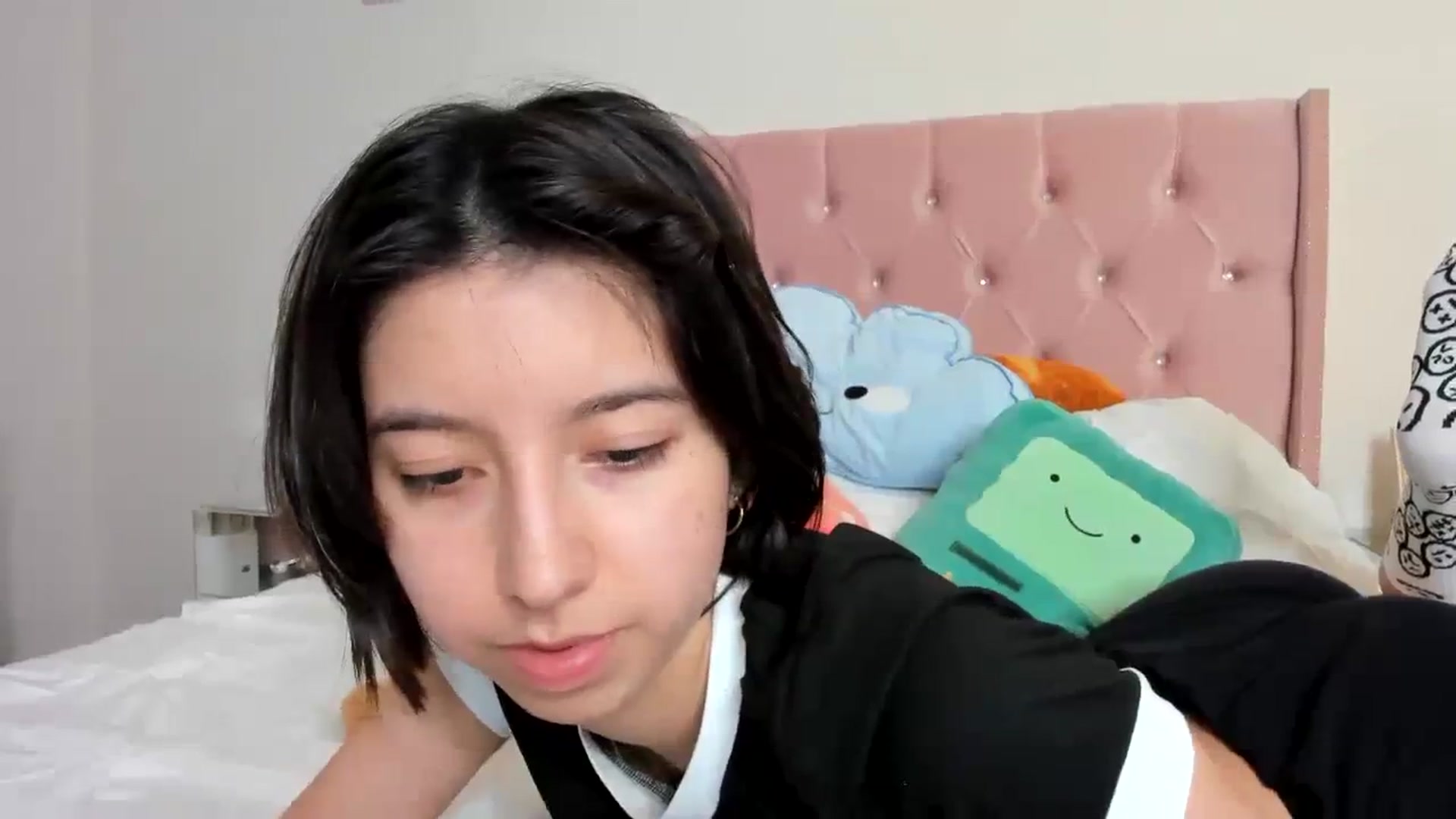 Gallery image thumbnail from Cherrycute666's myfreecams stream on, 10/12/2023, 23:22 image 15 of 20