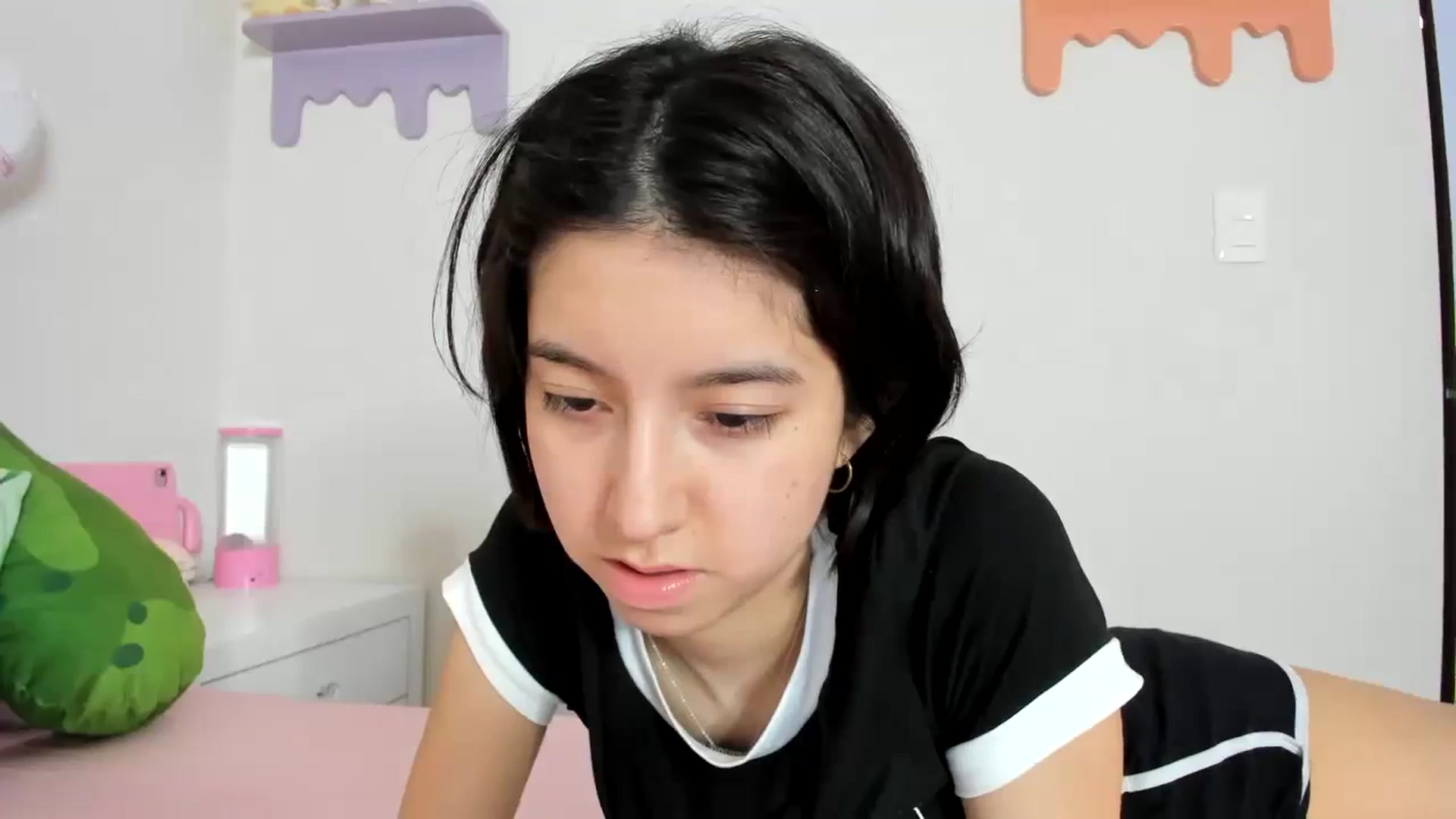 Gallery image thumbnail from Cherrycute666's myfreecams stream on, 10/13/2023, 03:07 image 14 of 20