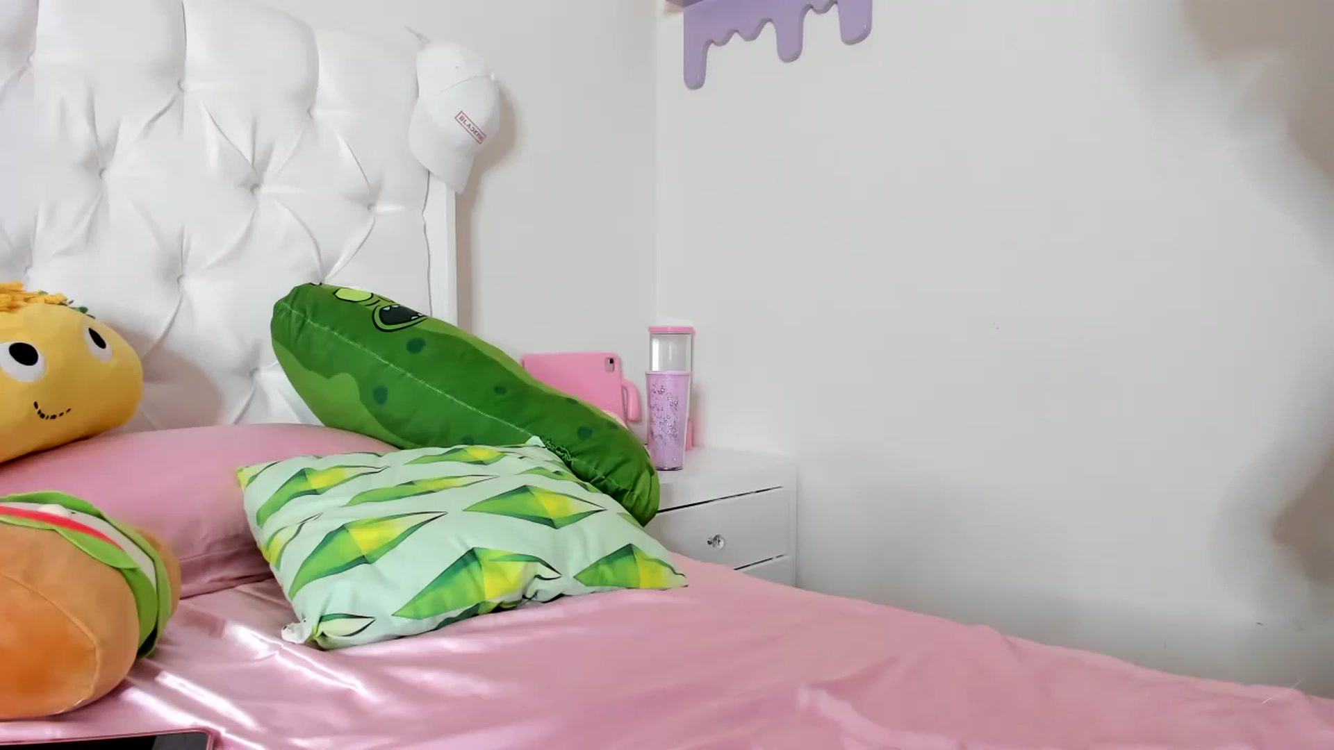 Gallery image thumbnail from Cherrycute666's myfreecams stream on, 10/13/2023, 04:05 image 10 of 20