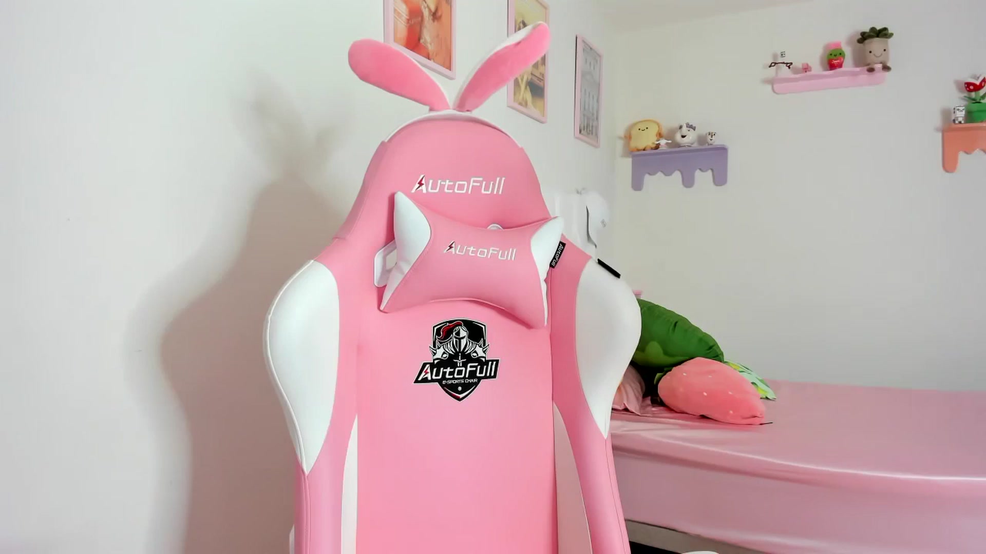 Gallery image thumbnail from Cherrycute666's myfreecams stream on, 10/13/2023, 20:39 image 1 of 20