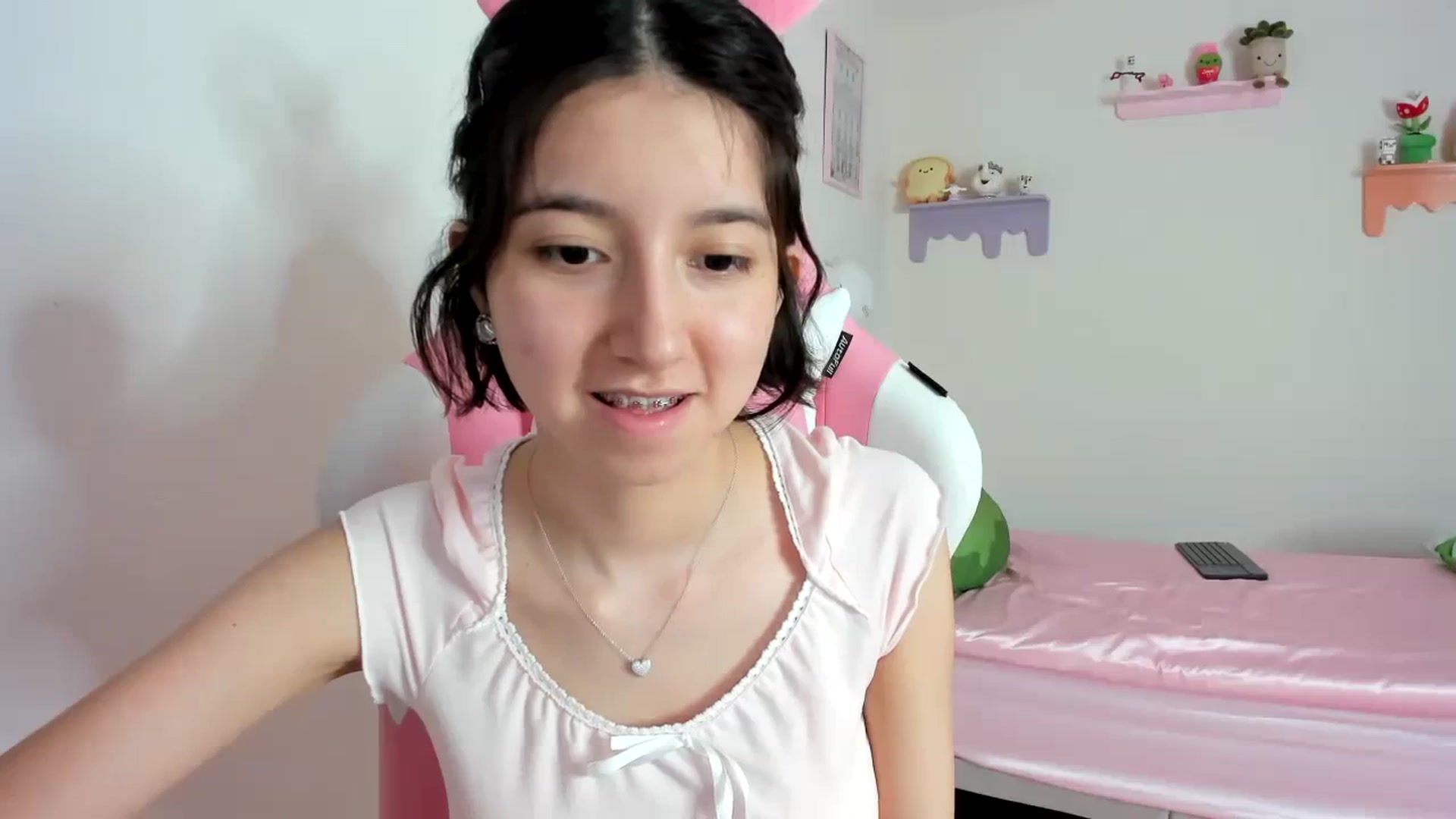 Gallery image thumbnail from Cherrycute666's myfreecams stream on, 10/14/2023, 24:04 image 2 of 20