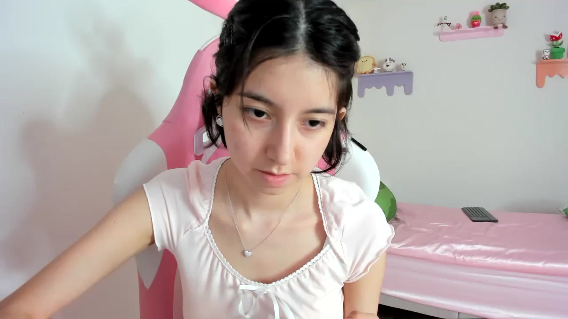 Gallery image thumbnail from Cherrycute666's myfreecams stream on, 10/14/2023, 24:04 image 1 of 20