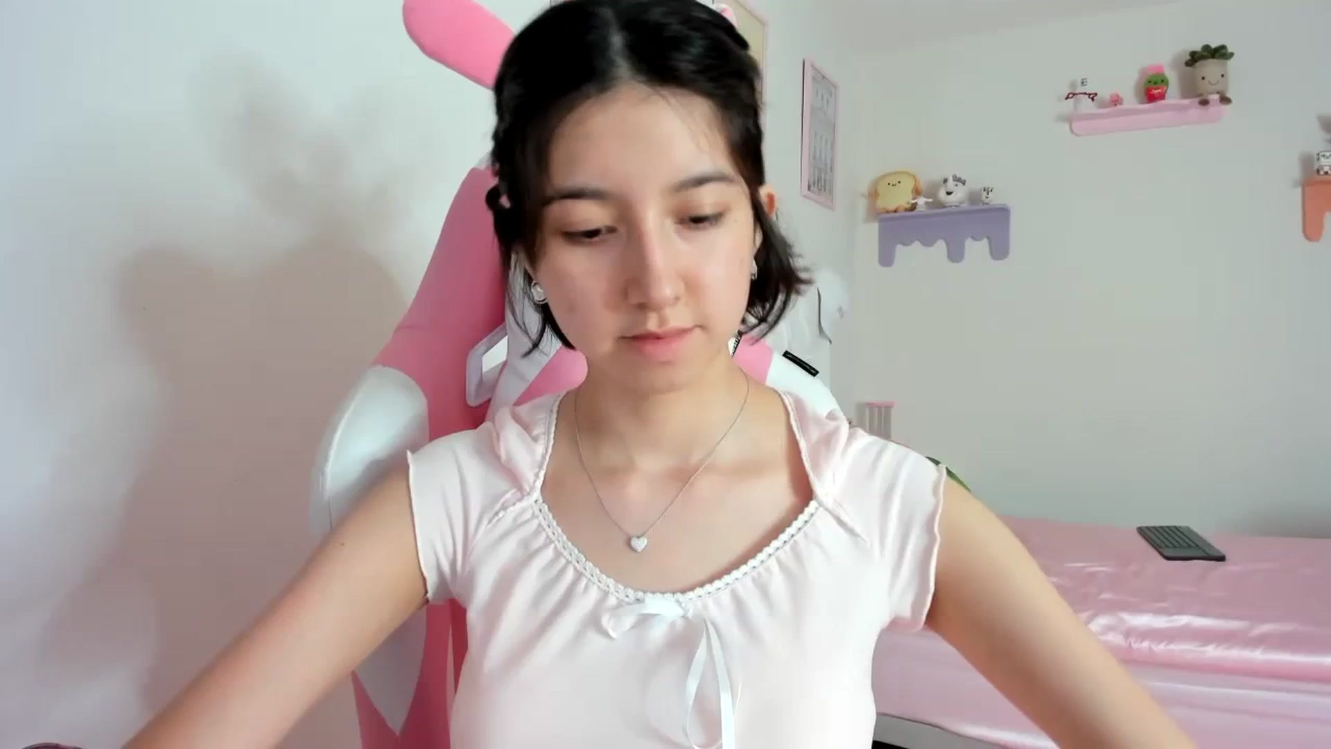 Gallery image thumbnail from Cherrycute666's myfreecams stream on, 10/14/2023, 24:04 image 10 of 20