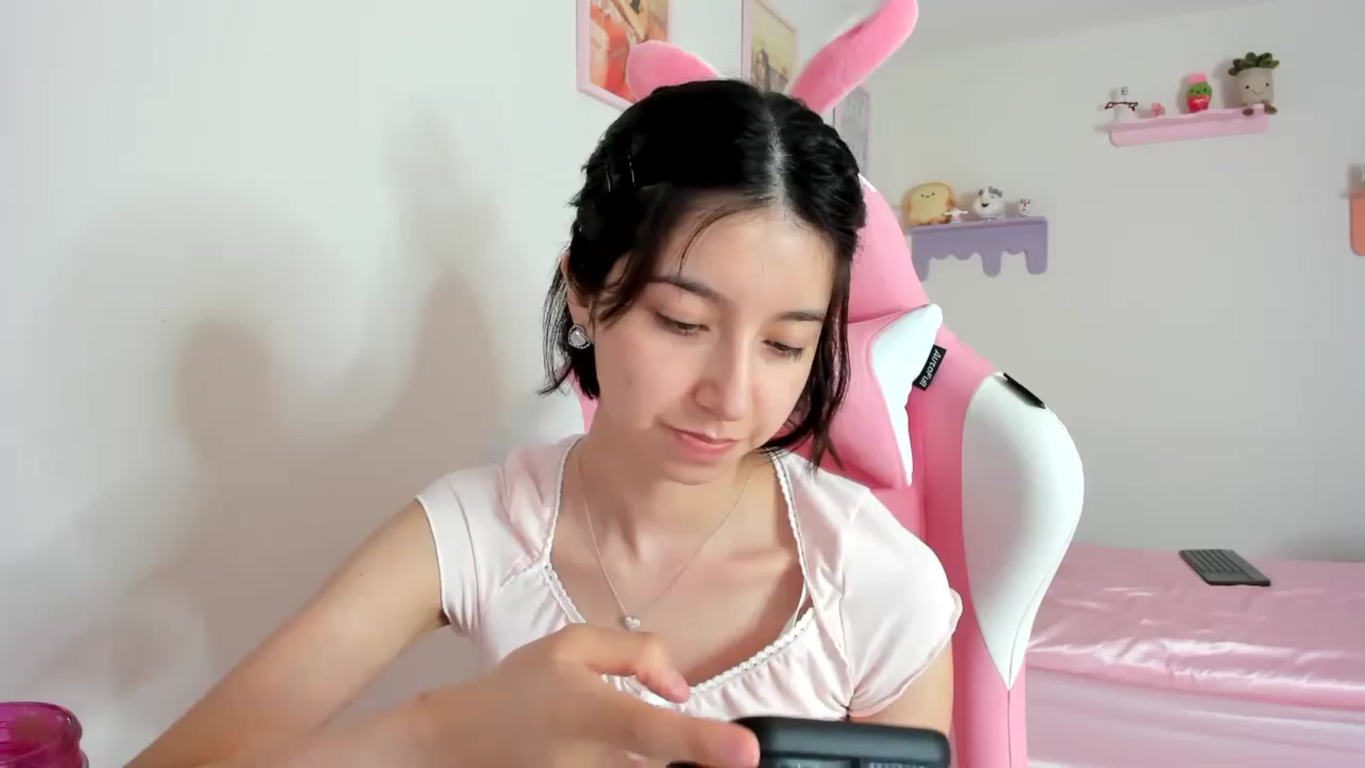 Gallery image thumbnail from Cherrycute666's myfreecams stream on, 10/14/2023, 24:04 image 7 of 20