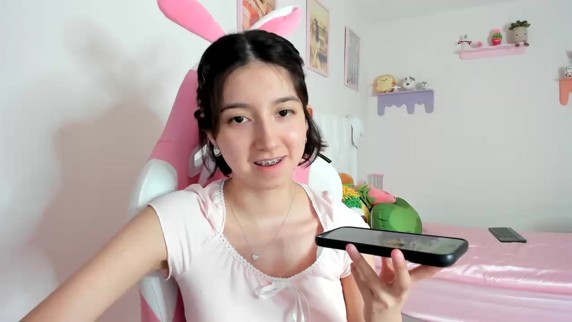 Gallery image thumbnail from Cherrycute666's myfreecams stream on, 10/14/2023, 24:04 image 9 of 20