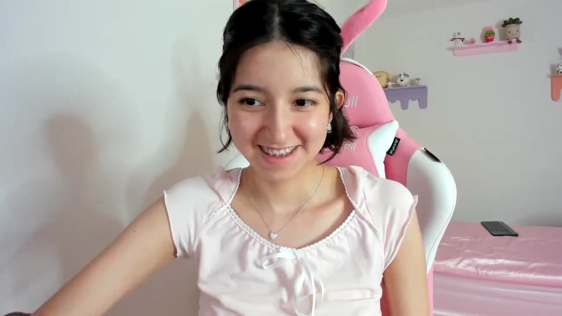 Gallery image thumbnail from Cherrycute666's myfreecams stream on, 10/14/2023, 24:04 image 11 of 20