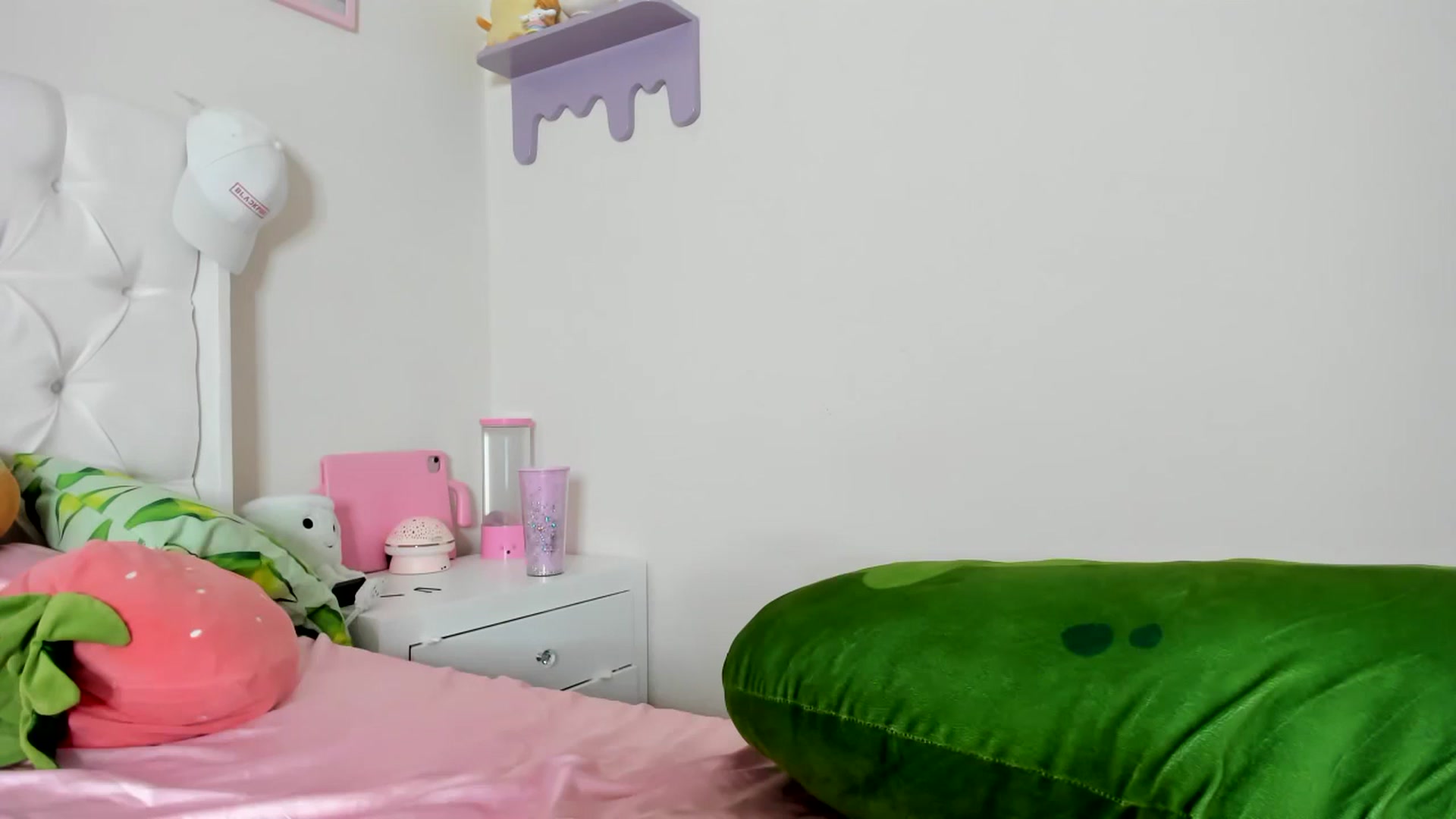 Gallery image thumbnail from Cherrycute666's myfreecams stream on, 10/14/2023, 06:37 image 16 of 20