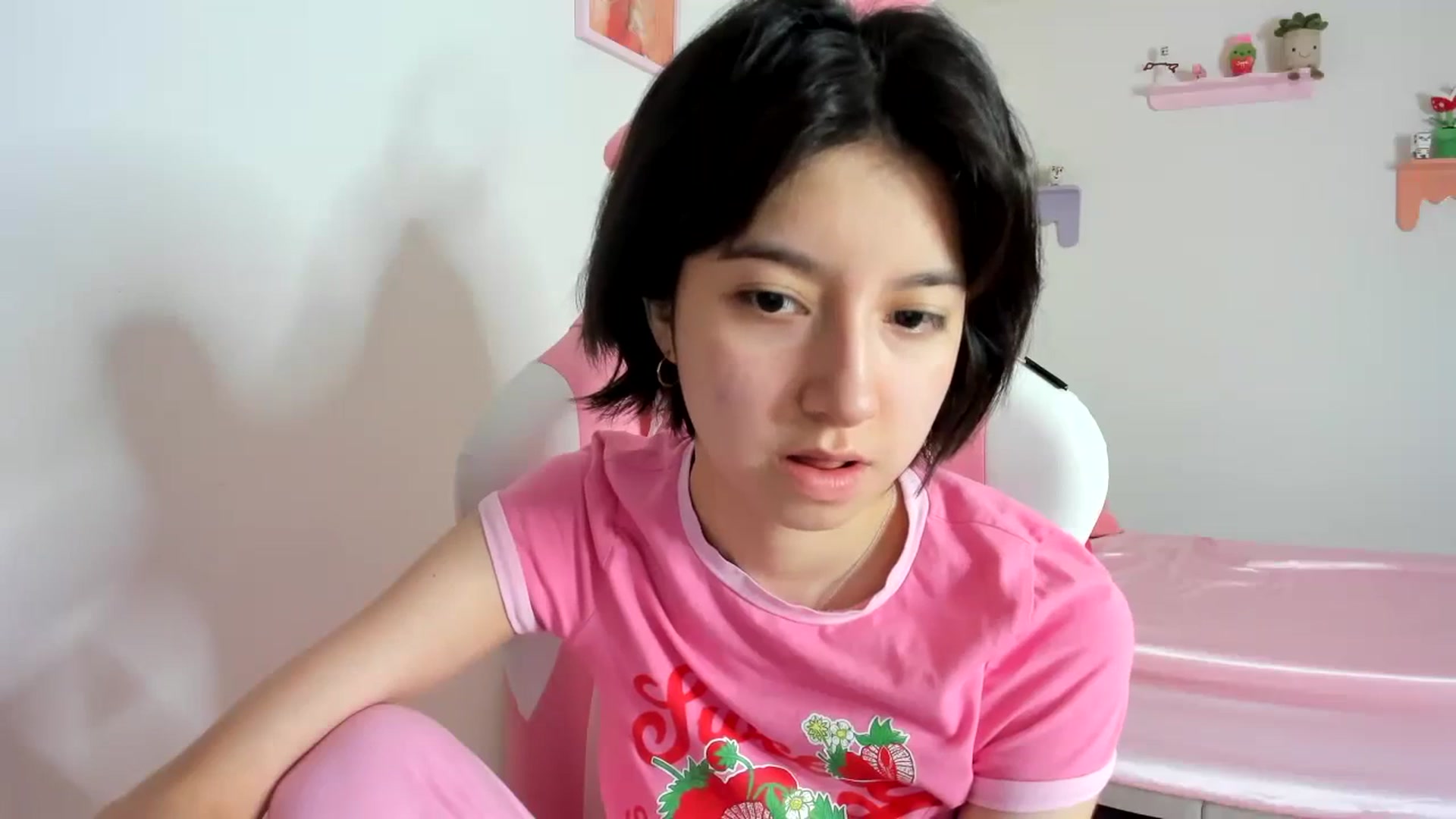 Gallery image thumbnail from Cherrycute666's myfreecams stream on, 10/16/2023, 21:41 image 18 of 20