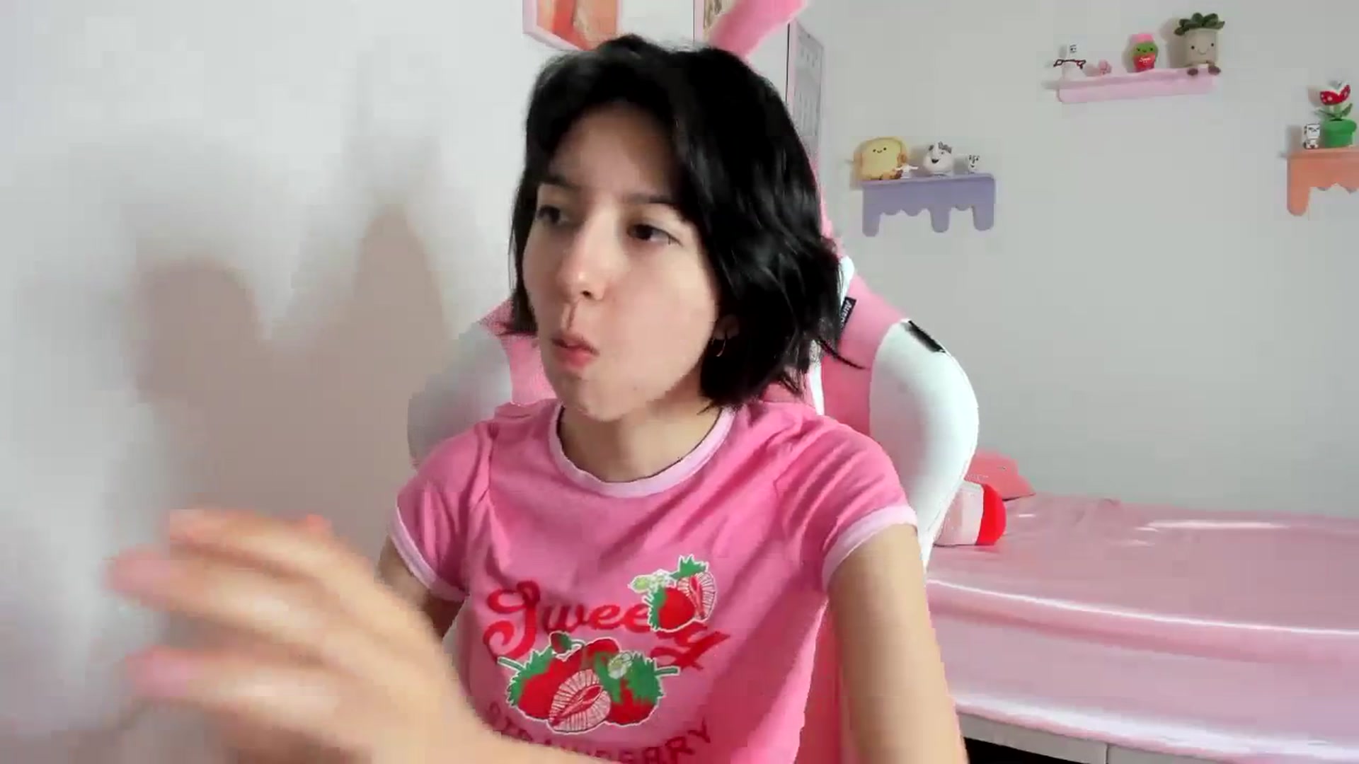 Gallery image thumbnail from Cherrycute666's myfreecams stream on, 10/16/2023, 21:41 image 5 of 20