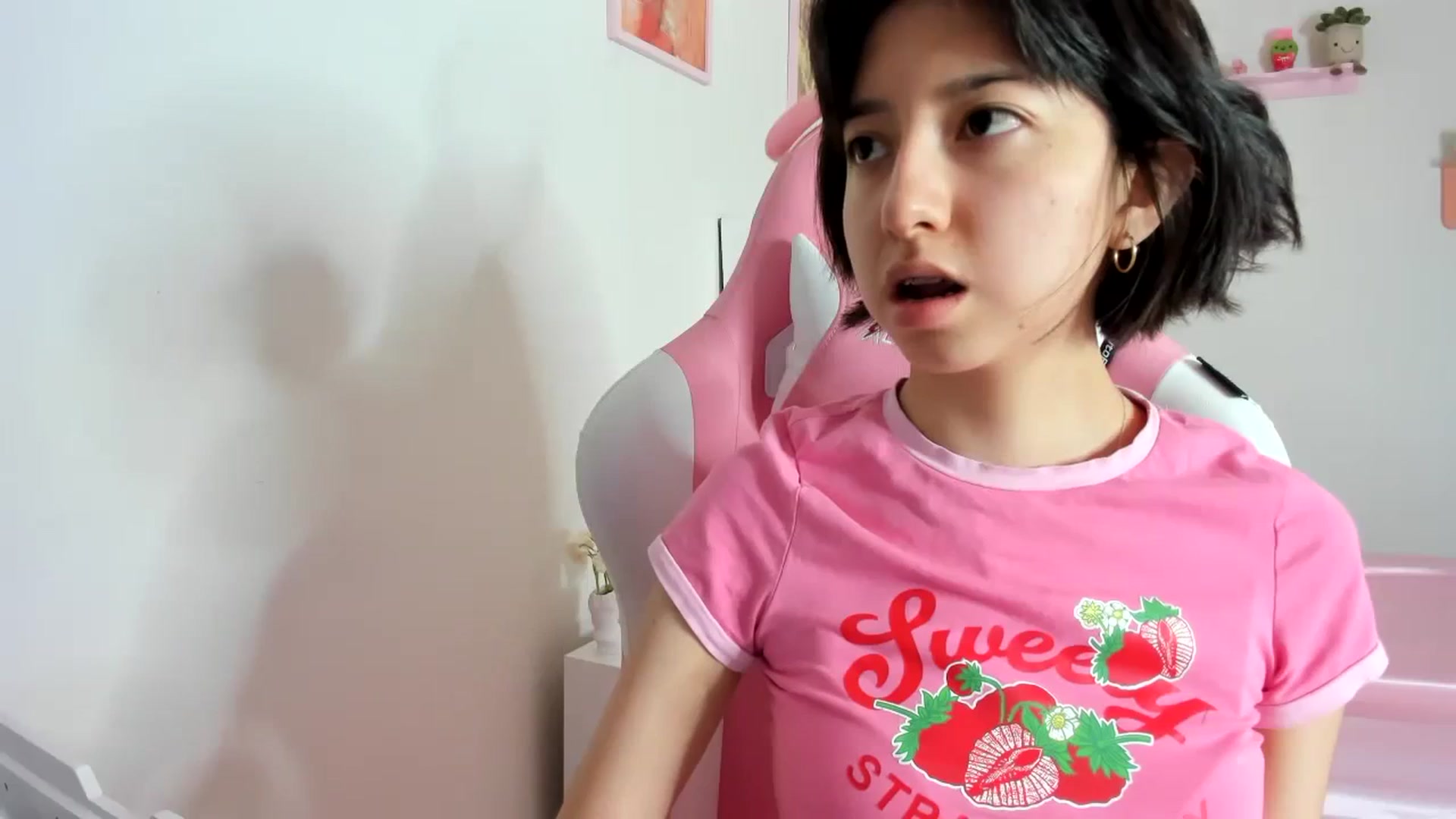 Gallery image thumbnail from Cherrycute666's myfreecams stream on, 10/16/2023, 21:41 image 17 of 20
