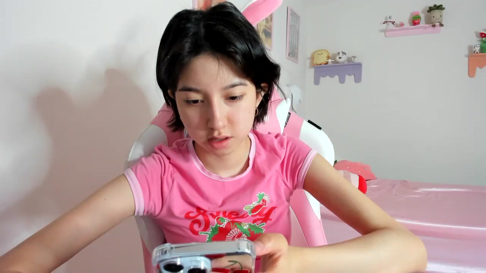 Gallery image thumbnail from Cherrycute666's myfreecams stream on, 10/16/2023, 21:41 image 12 of 20