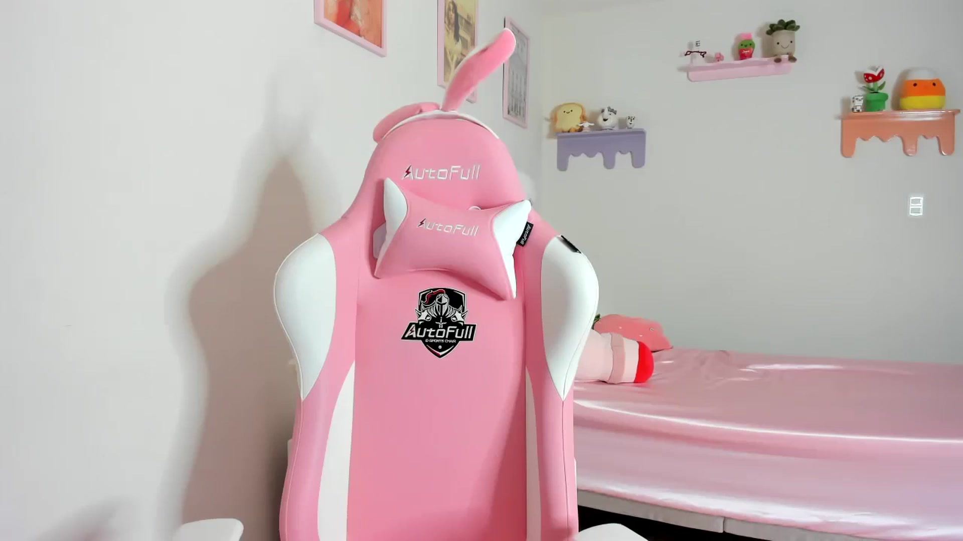 Gallery image thumbnail from Cherrycute666's myfreecams stream on, 10/16/2023, 21:41 image 7 of 20