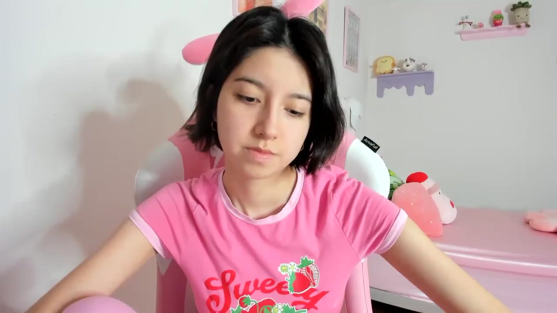 Gallery image thumbnail from Cherrycute666's myfreecams stream on, 10/17/2023, 07:38 image 5 of 20