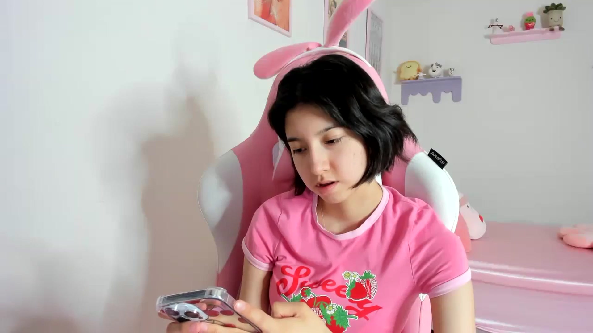Gallery image thumbnail from Cherrycute666's myfreecams stream on, 10/17/2023, 07:38 image 9 of 20