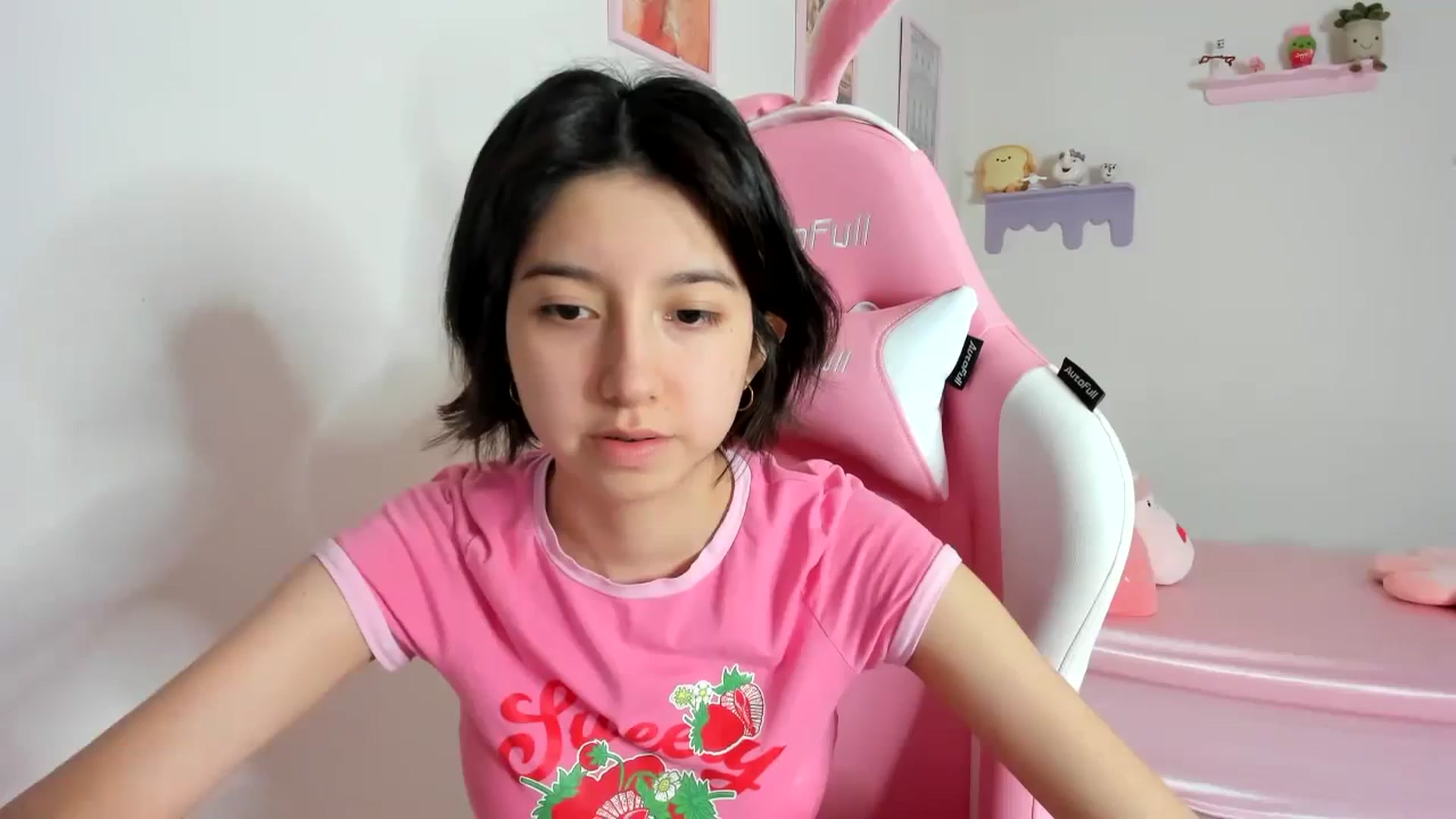 Gallery image thumbnail from Cherrycute666's myfreecams stream on, 10/17/2023, 07:38 image 10 of 20