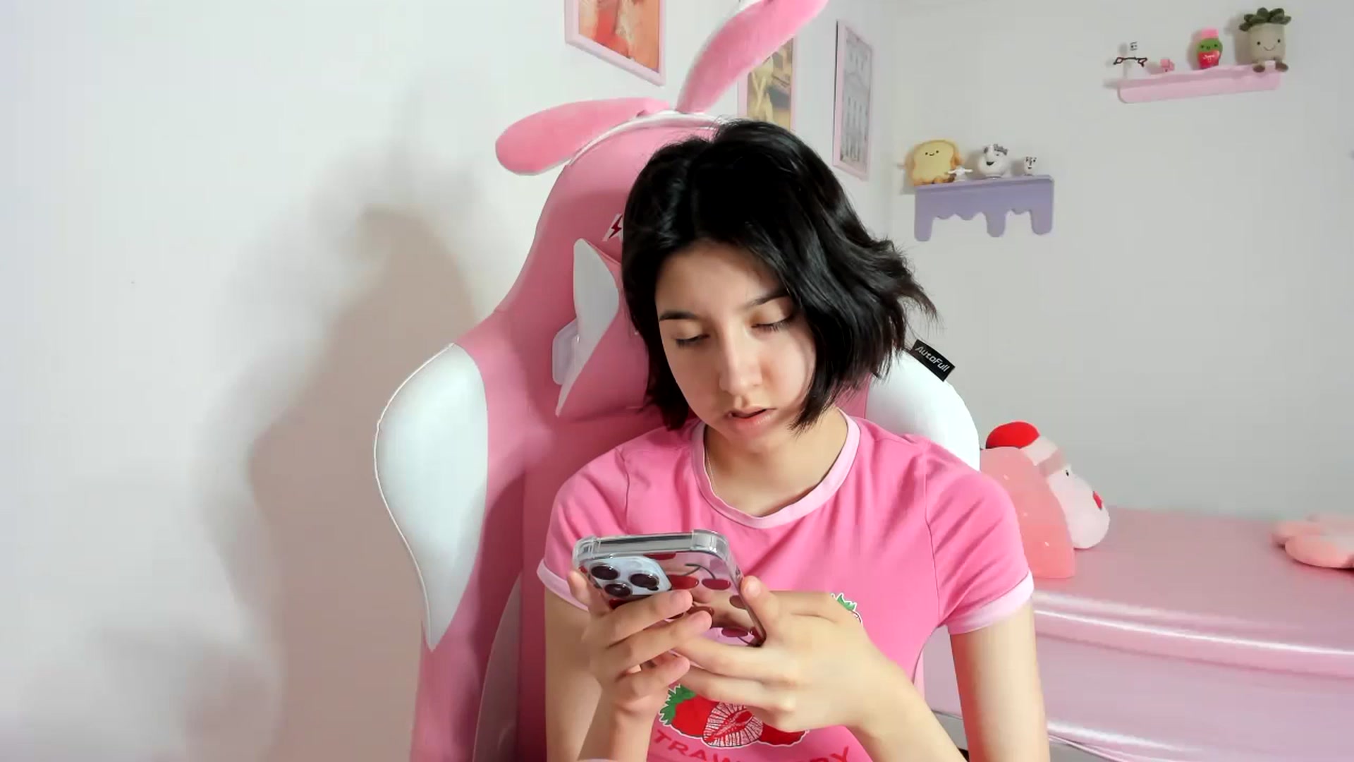 Gallery image thumbnail from Cherrycute666's myfreecams stream on, 10/17/2023, 07:38 image 4 of 20