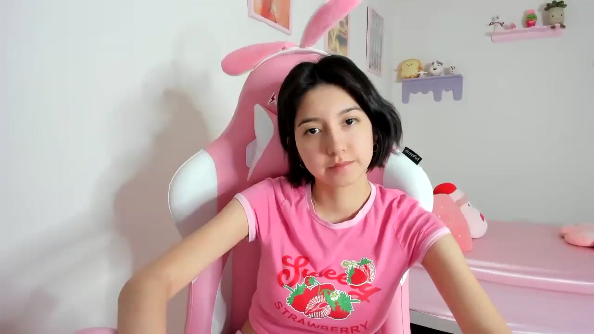 Gallery image thumbnail from Cherrycute666's myfreecams stream on, 10/17/2023, 07:38 image 7 of 20