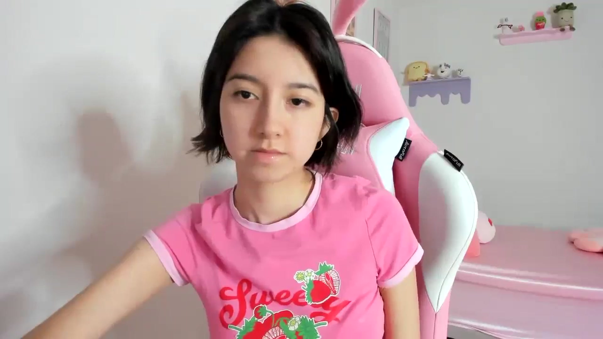 Gallery image thumbnail from Cherrycute666's myfreecams stream on, 10/17/2023, 07:38 image 13 of 20