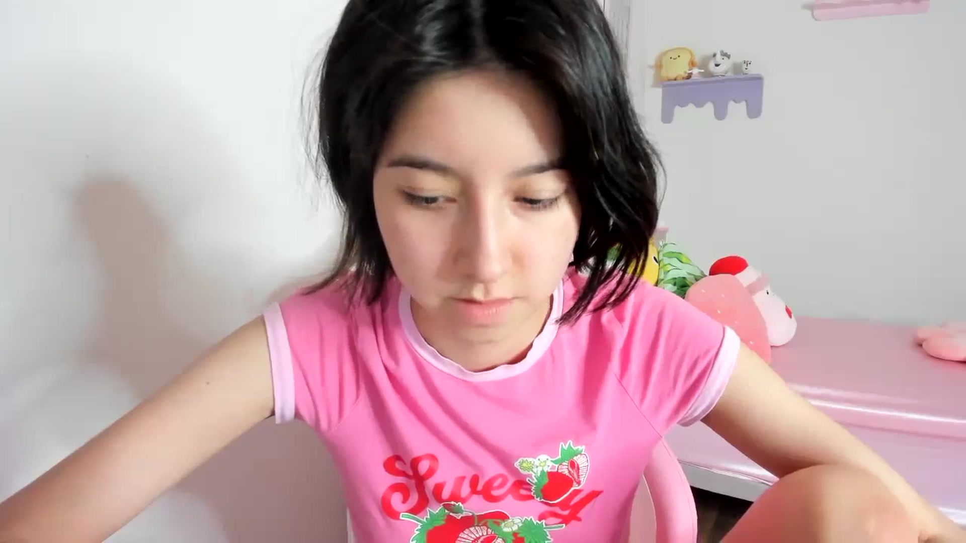 Gallery image thumbnail from Cherrycute666's myfreecams stream on, 10/17/2023, 08:48 image 6 of 20