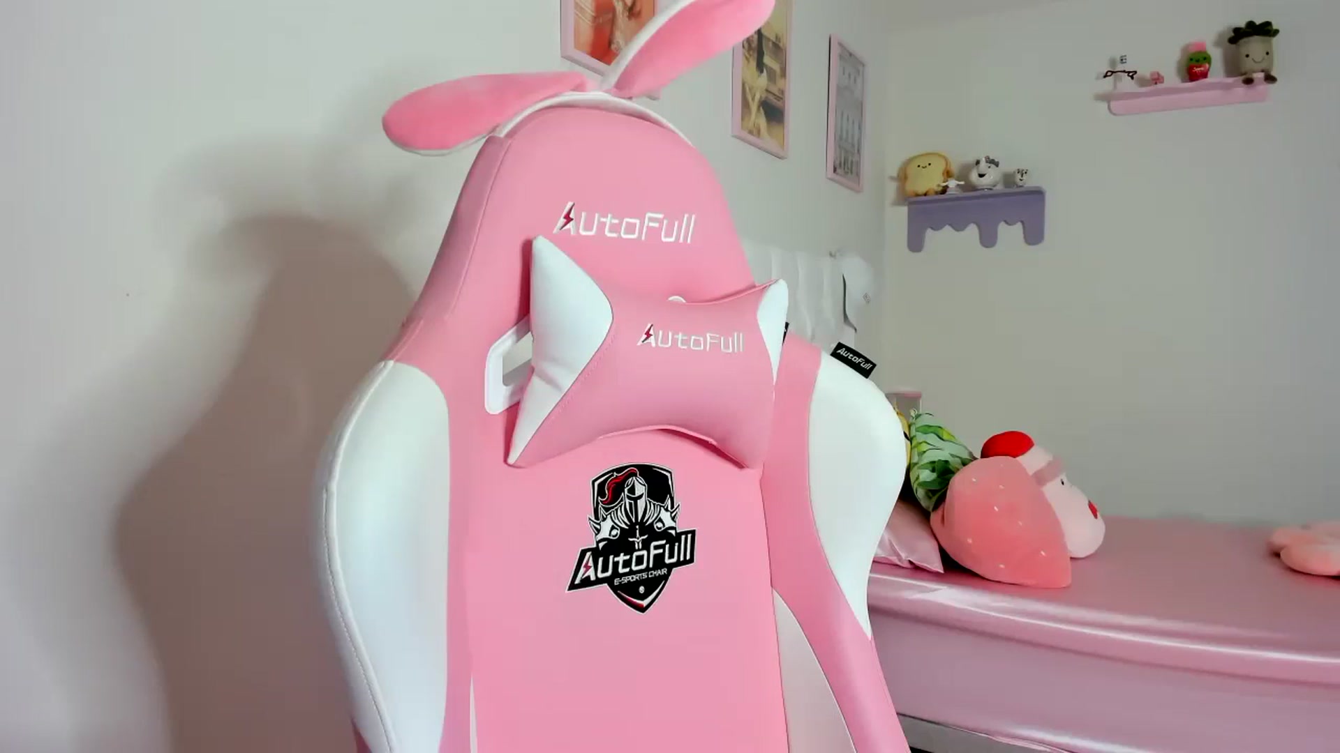 Gallery image thumbnail from Cherrycute666's myfreecams stream on, 10/17/2023, 08:48 image 20 of 20
