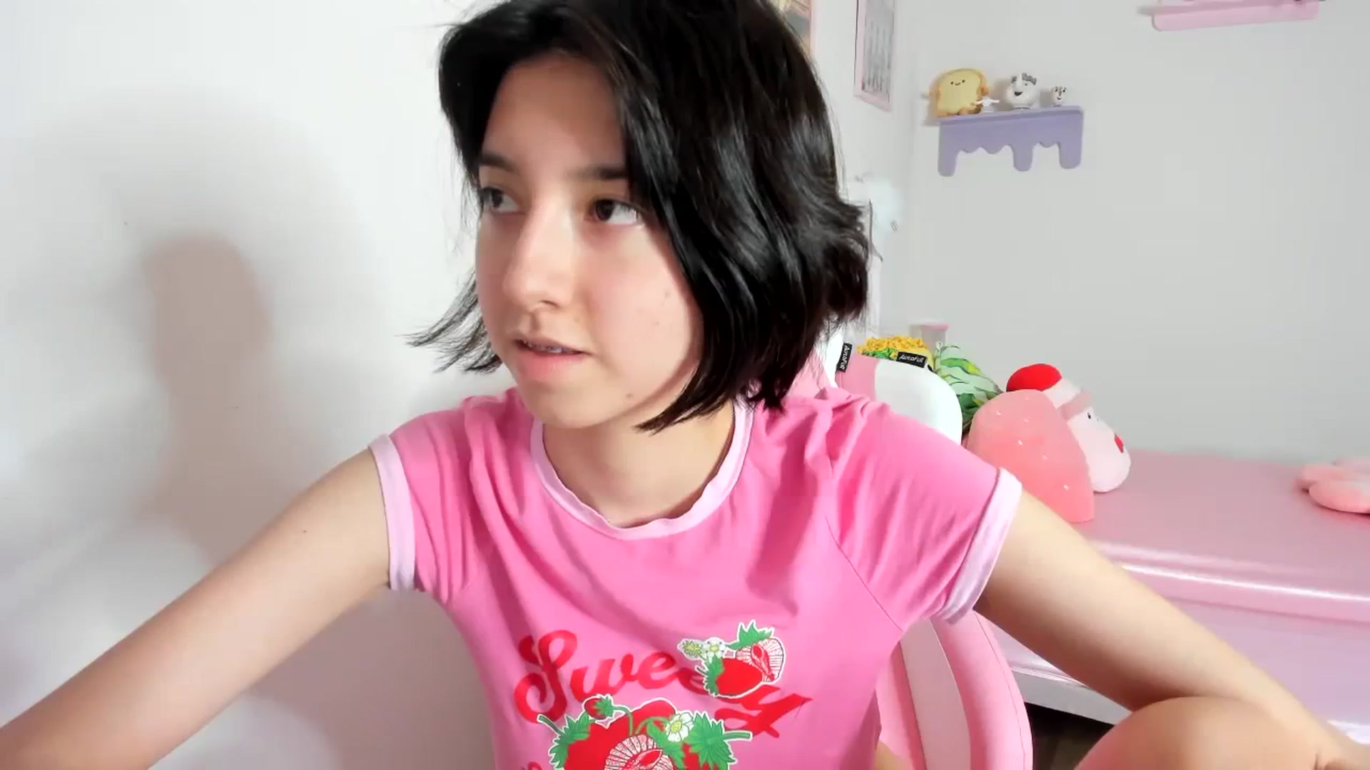 Gallery image thumbnail from Cherrycute666's myfreecams stream on, 10/17/2023, 08:48 image 8 of 20
