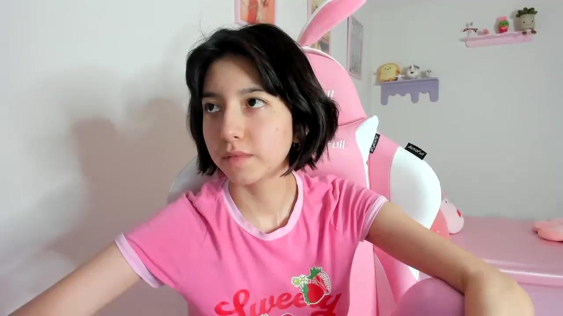 Gallery image thumbnail from Cherrycute666's myfreecams stream on, 10/17/2023, 08:48 image 12 of 20