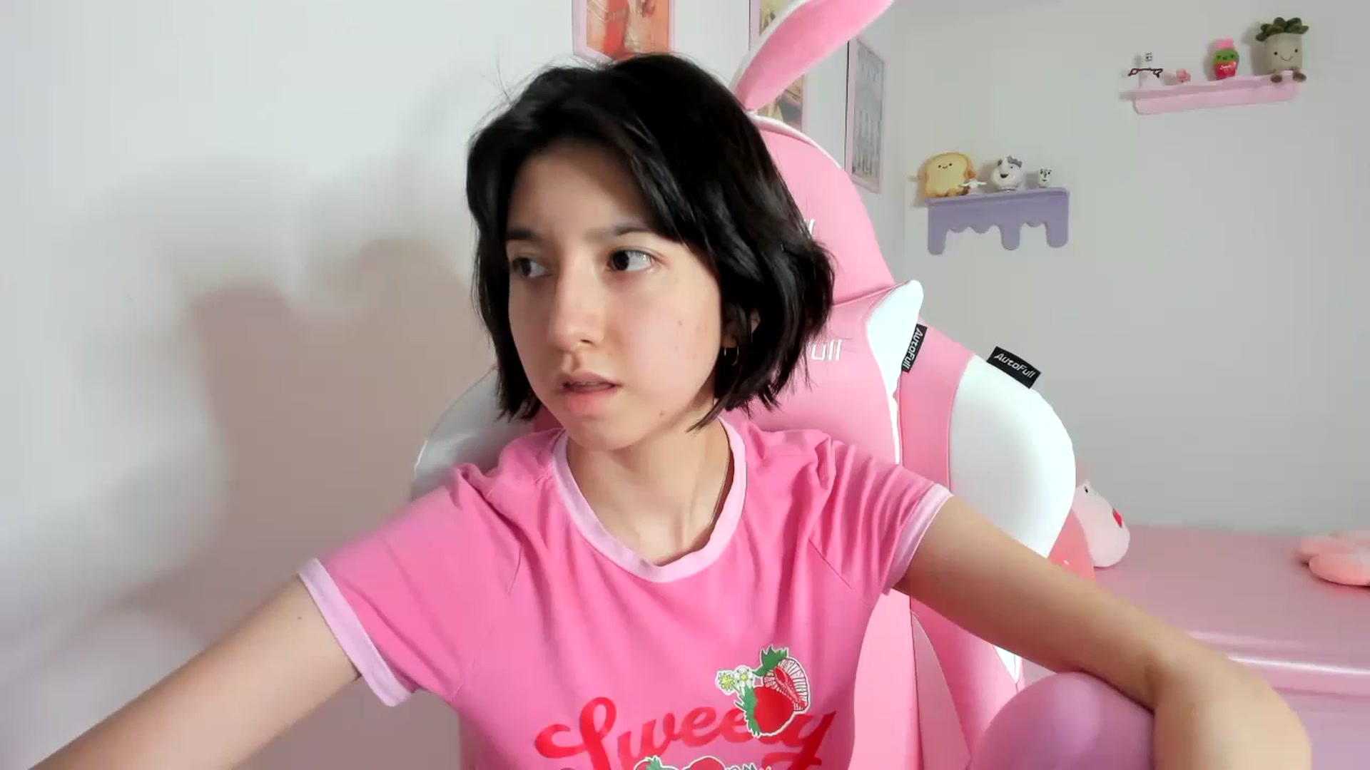 Gallery image thumbnail from Cherrycute666's myfreecams stream on, 10/17/2023, 08:48 image 13 of 20