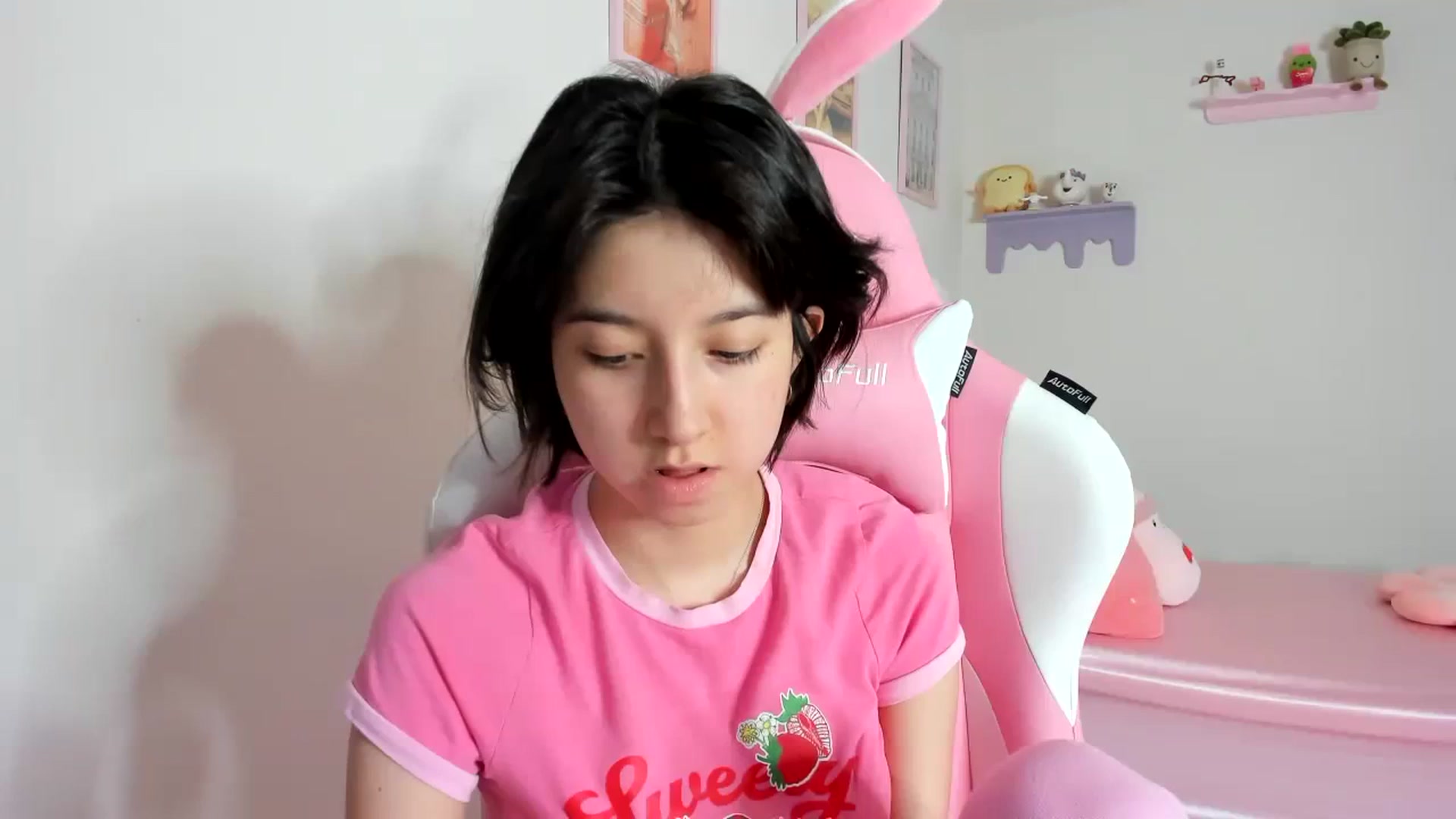 Gallery image thumbnail from Cherrycute666's myfreecams stream on, 10/17/2023, 08:48 image 17 of 20
