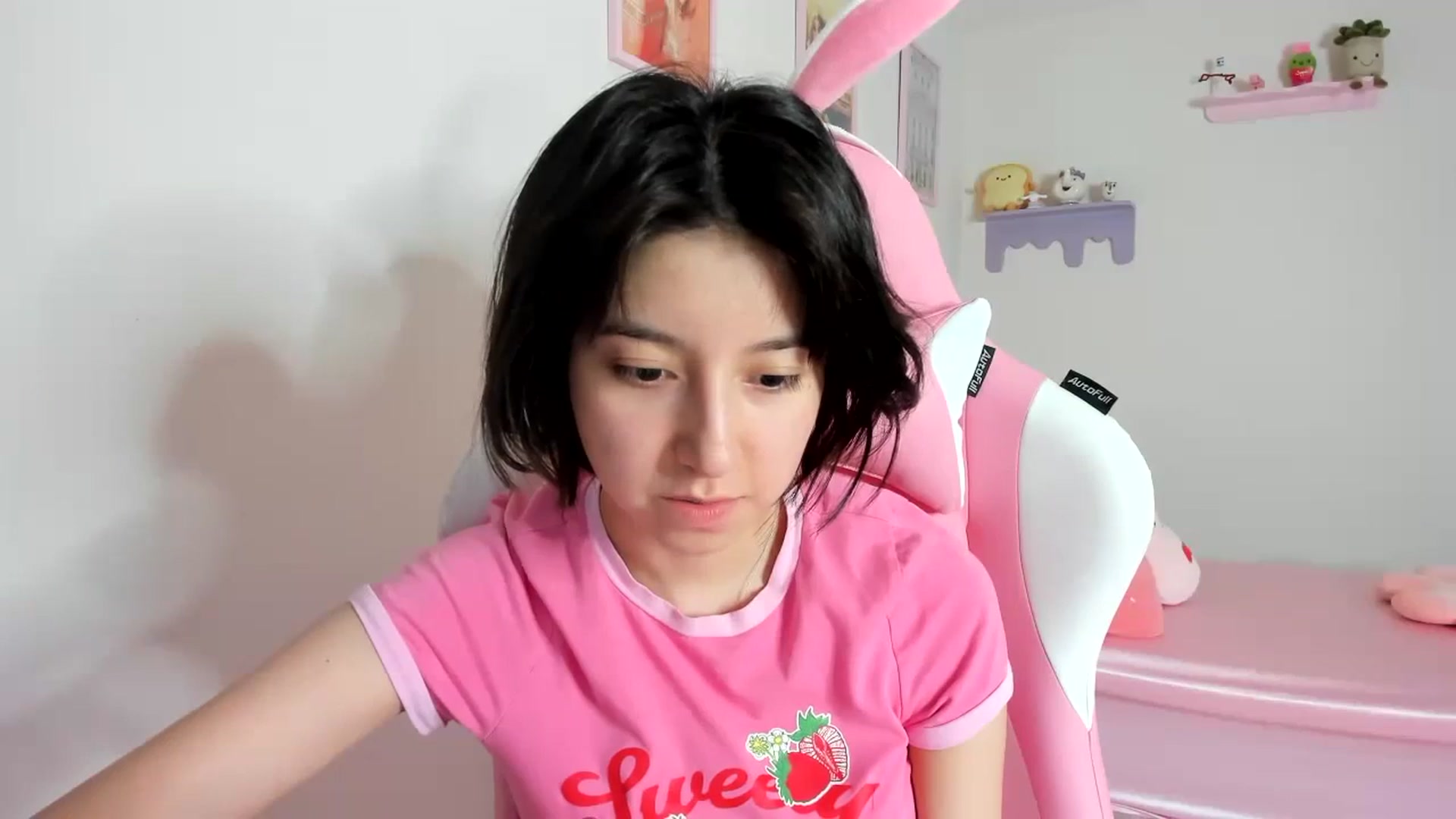 Gallery image thumbnail from Cherrycute666's myfreecams stream on, 10/17/2023, 08:48 image 19 of 20