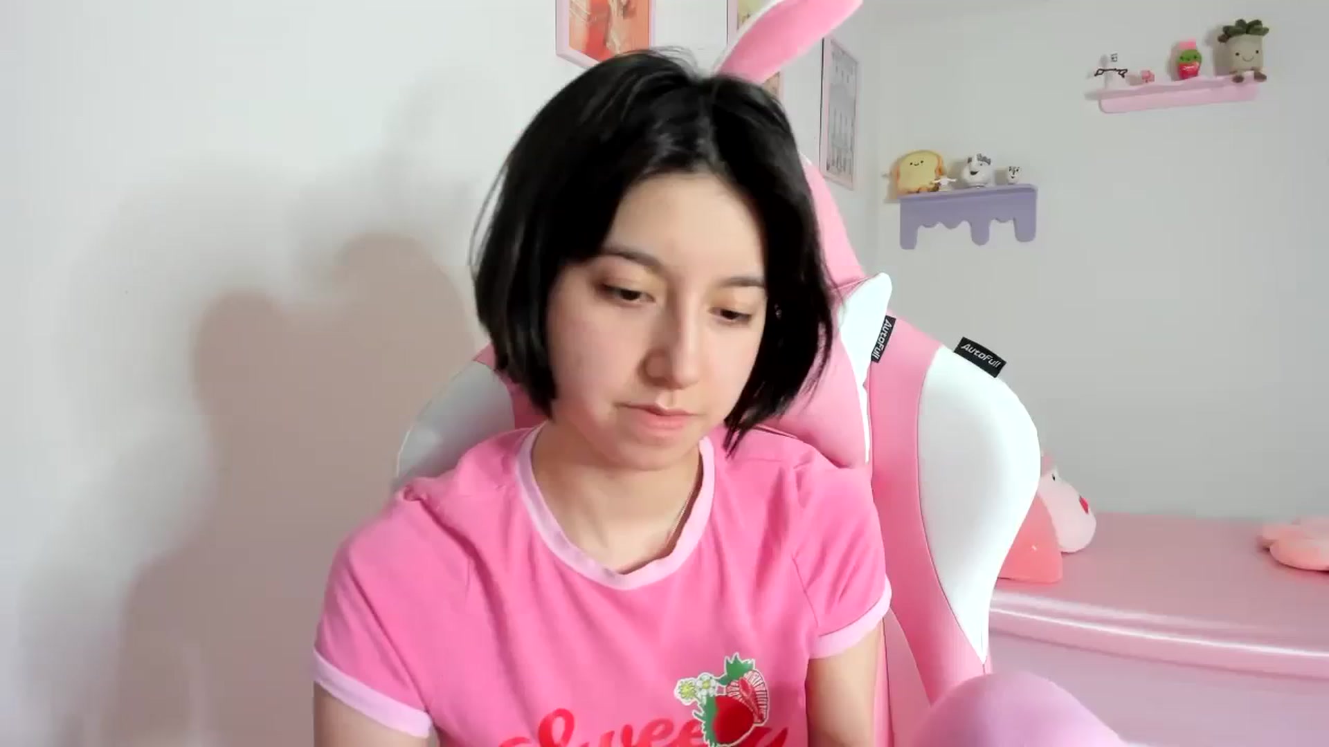 Gallery image thumbnail from Cherrycute666's myfreecams stream on, 10/17/2023, 08:48 image 14 of 20