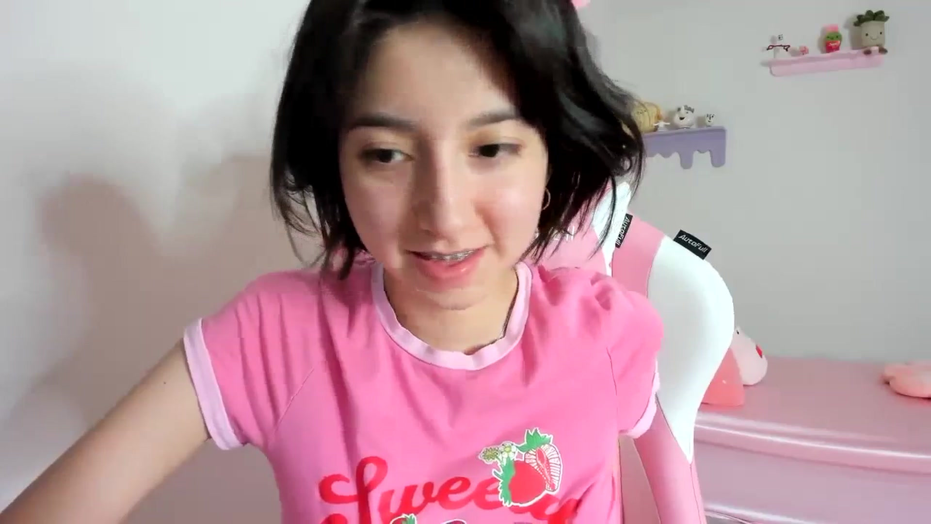 Gallery image thumbnail from Cherrycute666's myfreecams stream on, 10/17/2023, 08:48 image 18 of 20