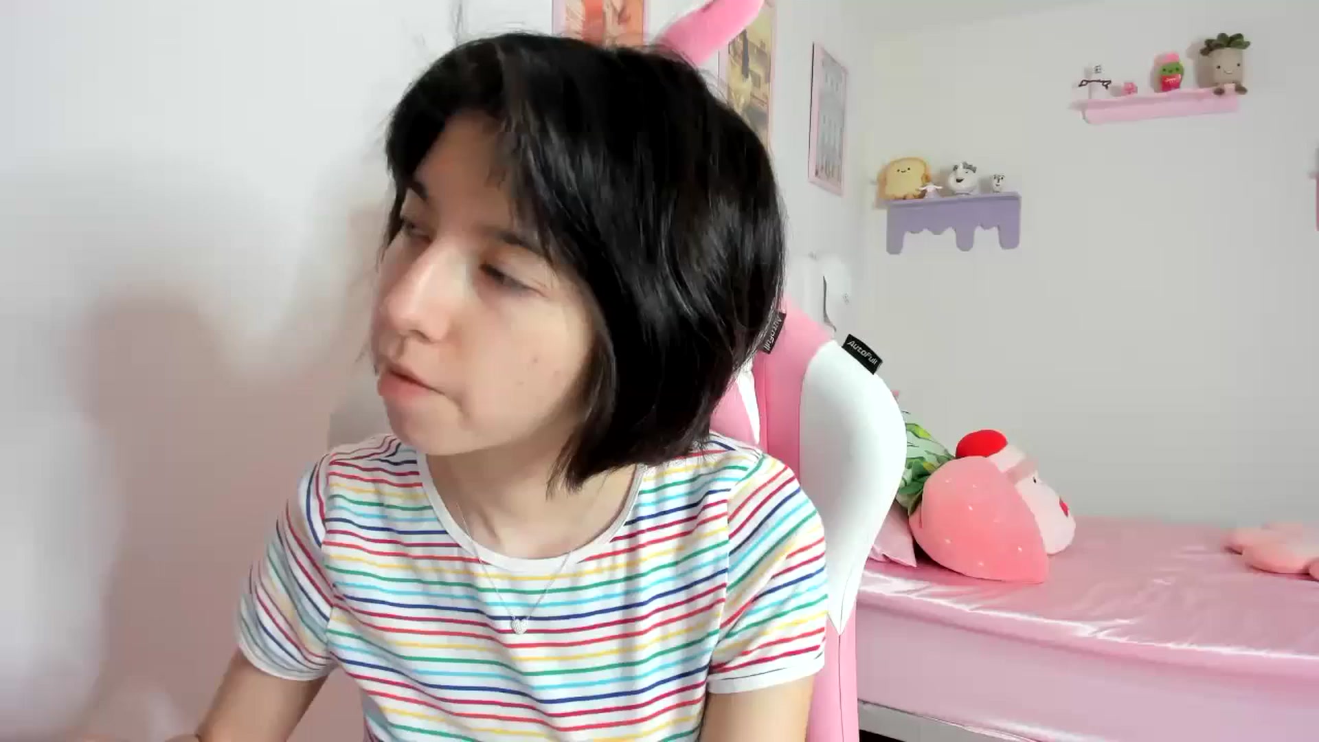 Gallery image thumbnail from Cherrycute666's myfreecams stream on, 10/17/2023, 18:56 image 3 of 20
