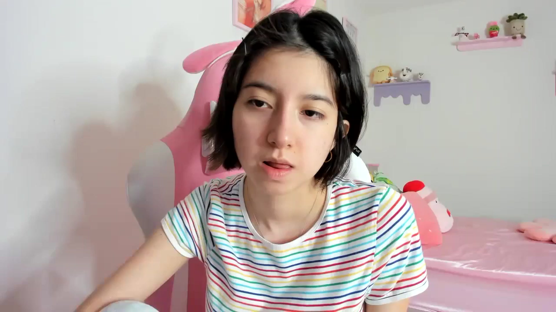 Gallery image thumbnail from Cherrycute666's myfreecams stream on, 10/17/2023, 18:56 image 15 of 20