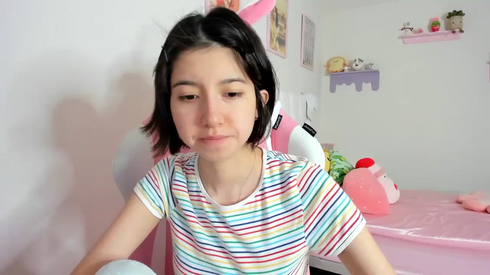 Gallery image thumbnail from Cherrycute666's myfreecams stream on, 10/17/2023, 18:56 image 13 of 20