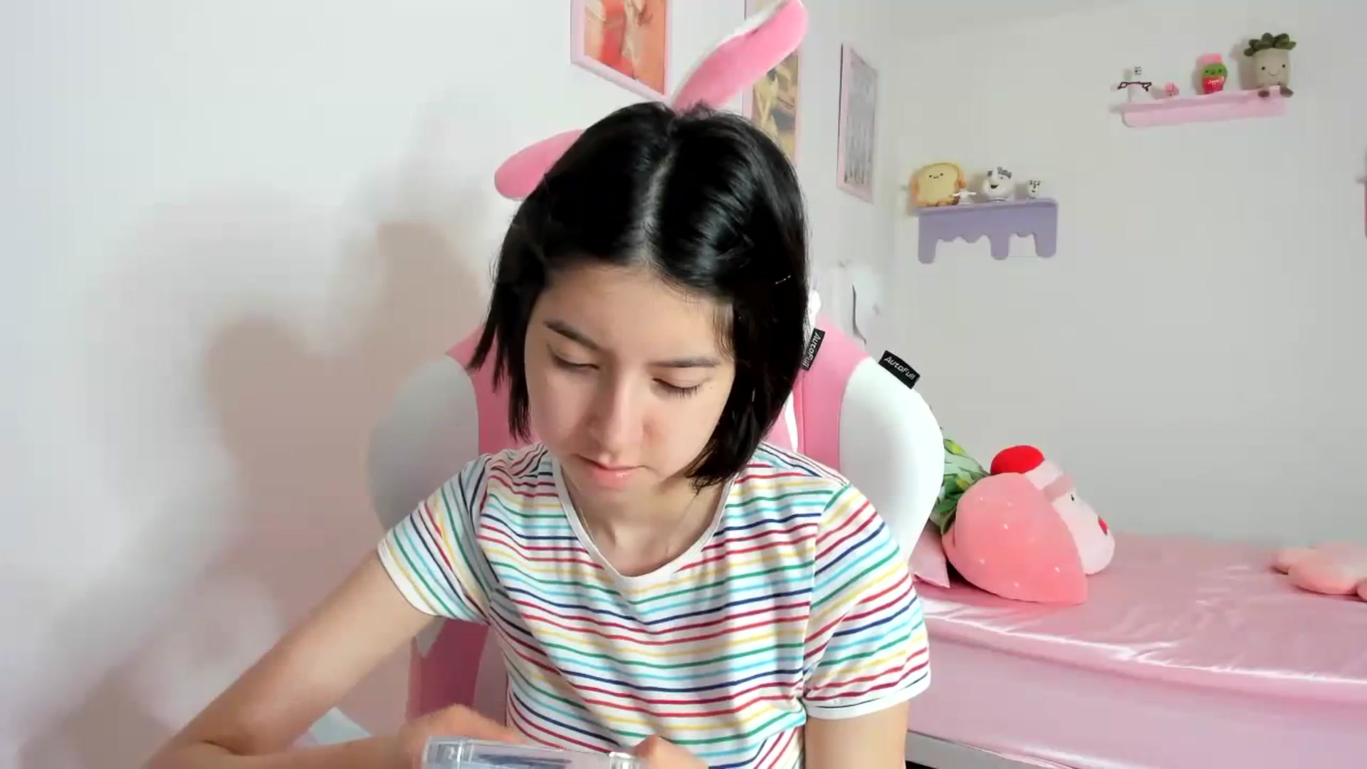 Gallery image thumbnail from Cherrycute666's myfreecams stream on, 10/17/2023, 18:56 image 19 of 20