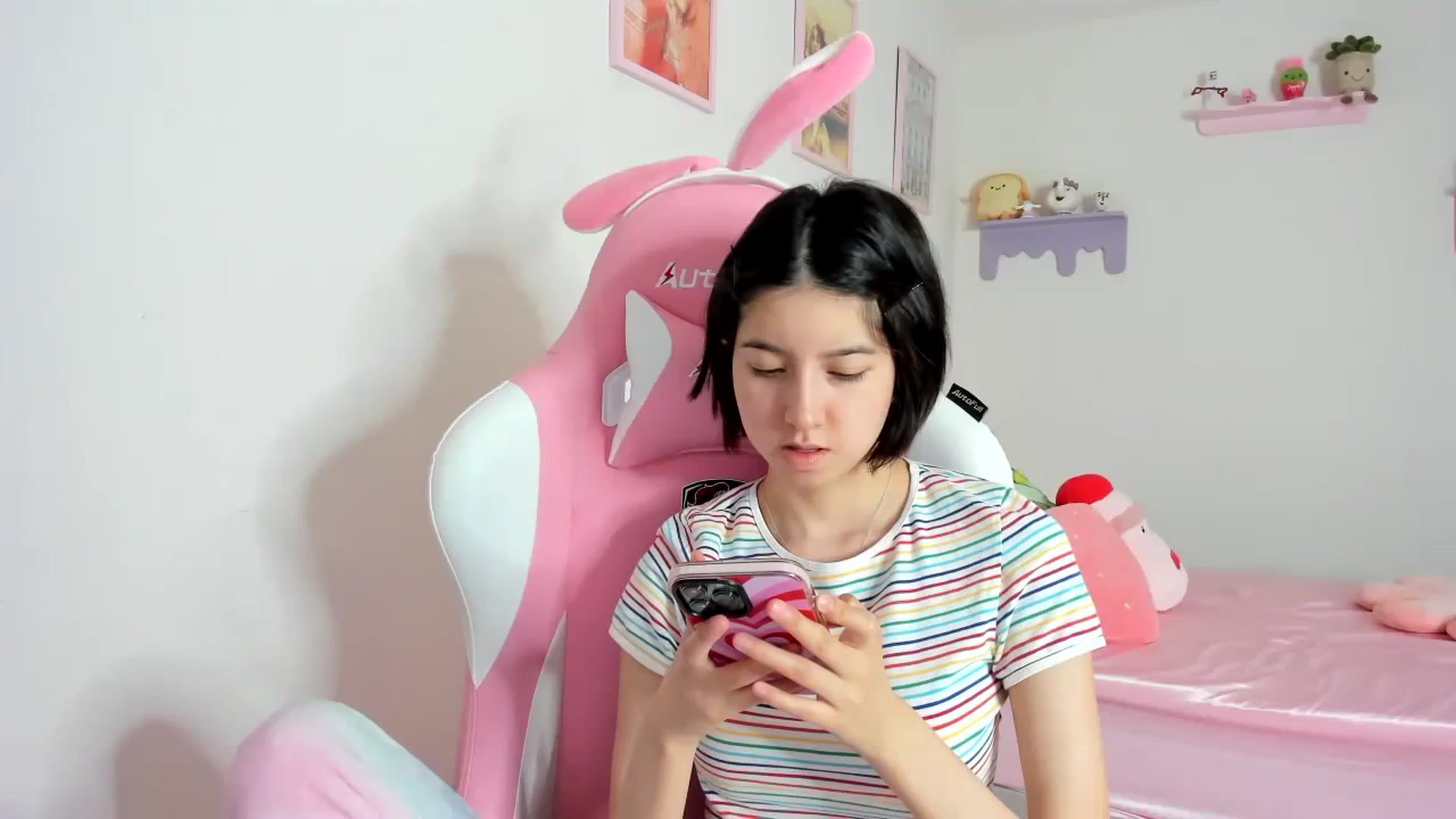 Gallery image thumbnail from Cherrycute666's myfreecams stream on, 10/17/2023, 18:56 image 18 of 20