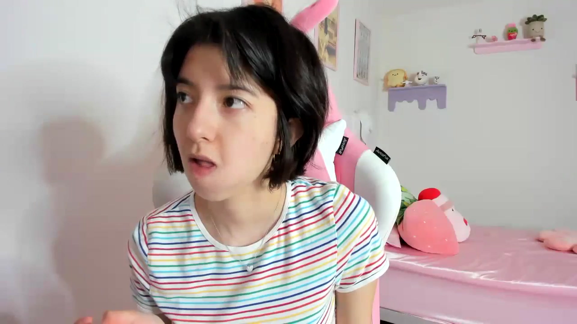 Gallery image thumbnail from Cherrycute666's myfreecams stream on, 10/17/2023, 18:56 image 4 of 20