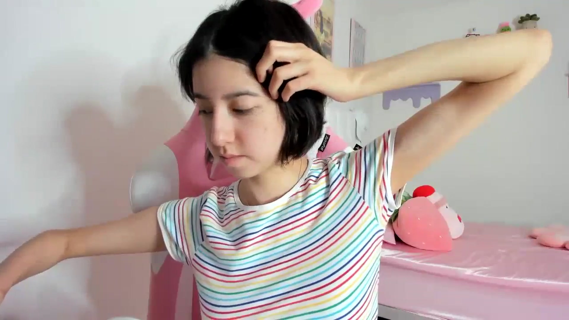 Gallery image thumbnail from Cherrycute666's myfreecams stream on, 10/17/2023, 18:56 image 16 of 20