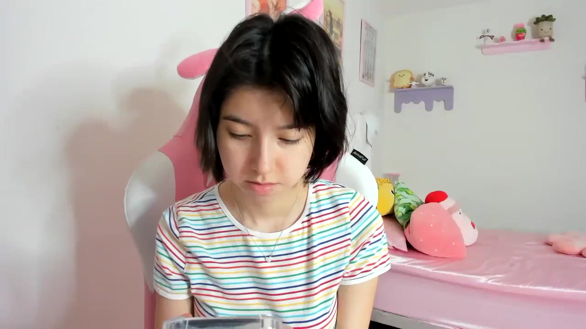 Gallery image thumbnail from Cherrycute666's myfreecams stream on, 10/17/2023, 18:56 image 8 of 20
