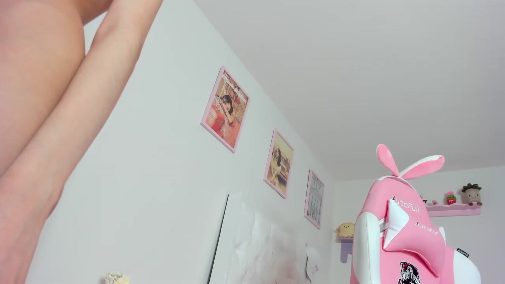 Gallery image thumbnail from Cherrycute666's myfreecams stream on, 10/18/2023, 24:13 image 1 of 20